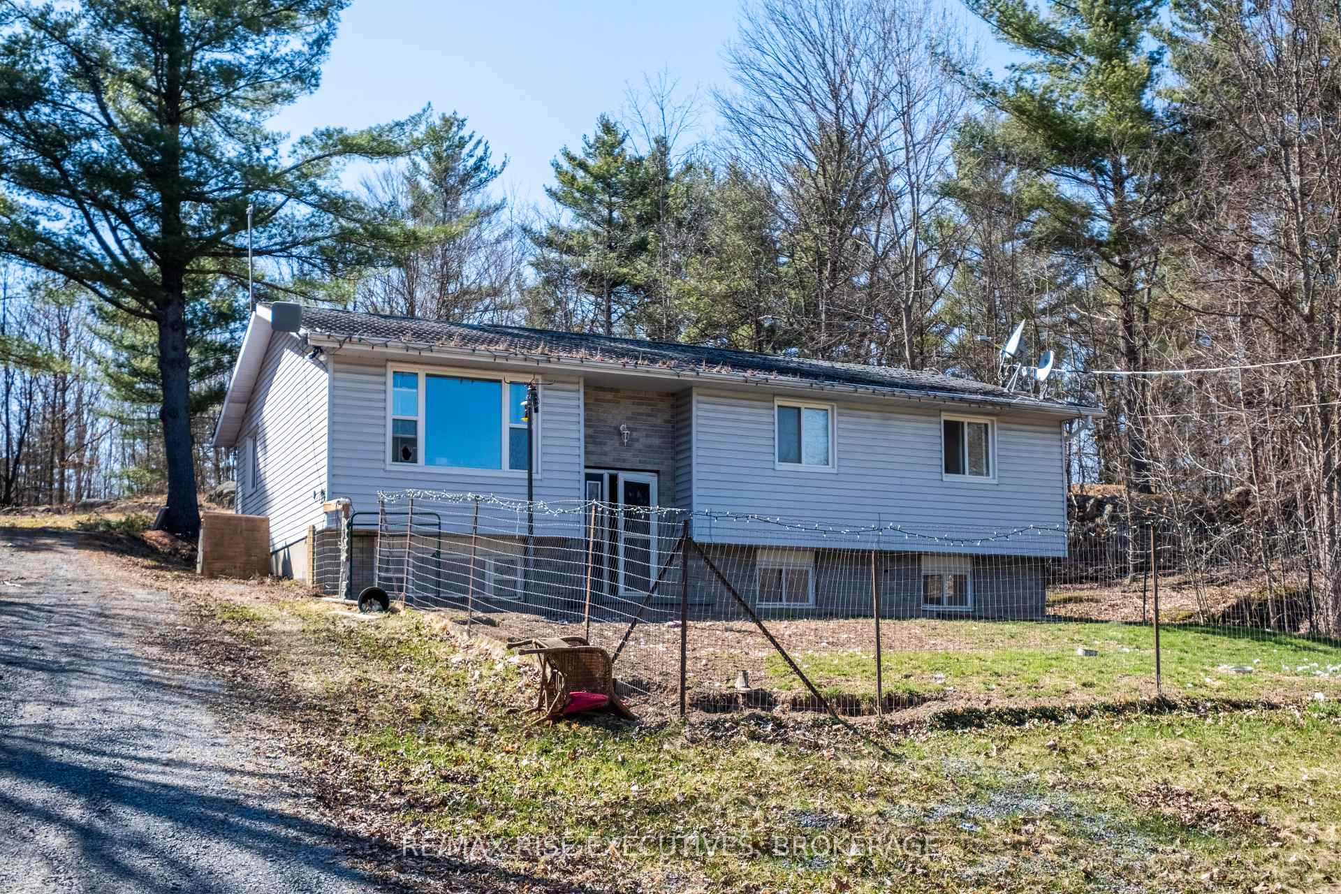 Photo 1 of 1093 Moon Road, Frontenac, Frontenac Centre — HOMEH