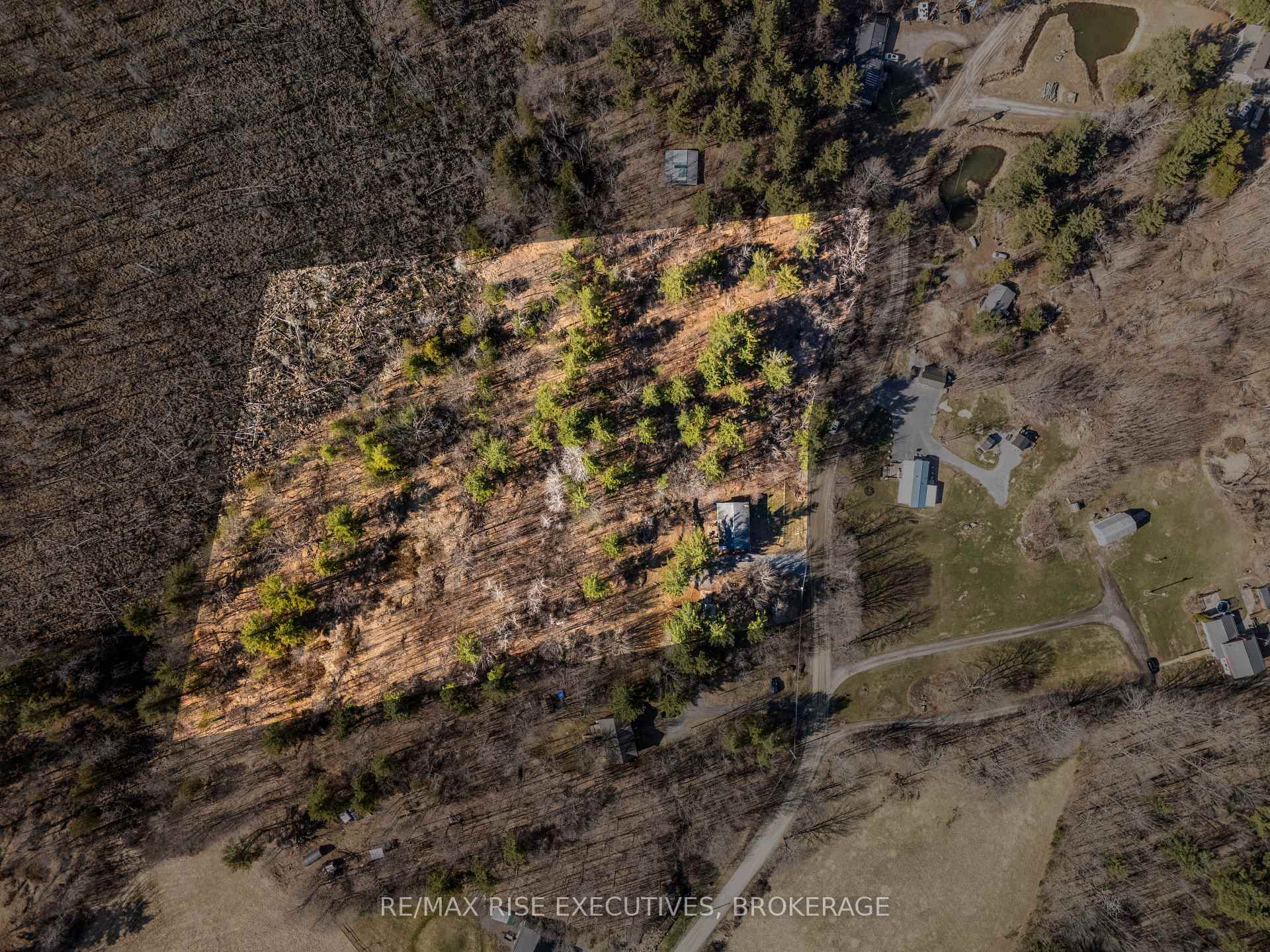 Photo 5 of 1093 Moon Road, Frontenac, Frontenac Centre — HOMEH