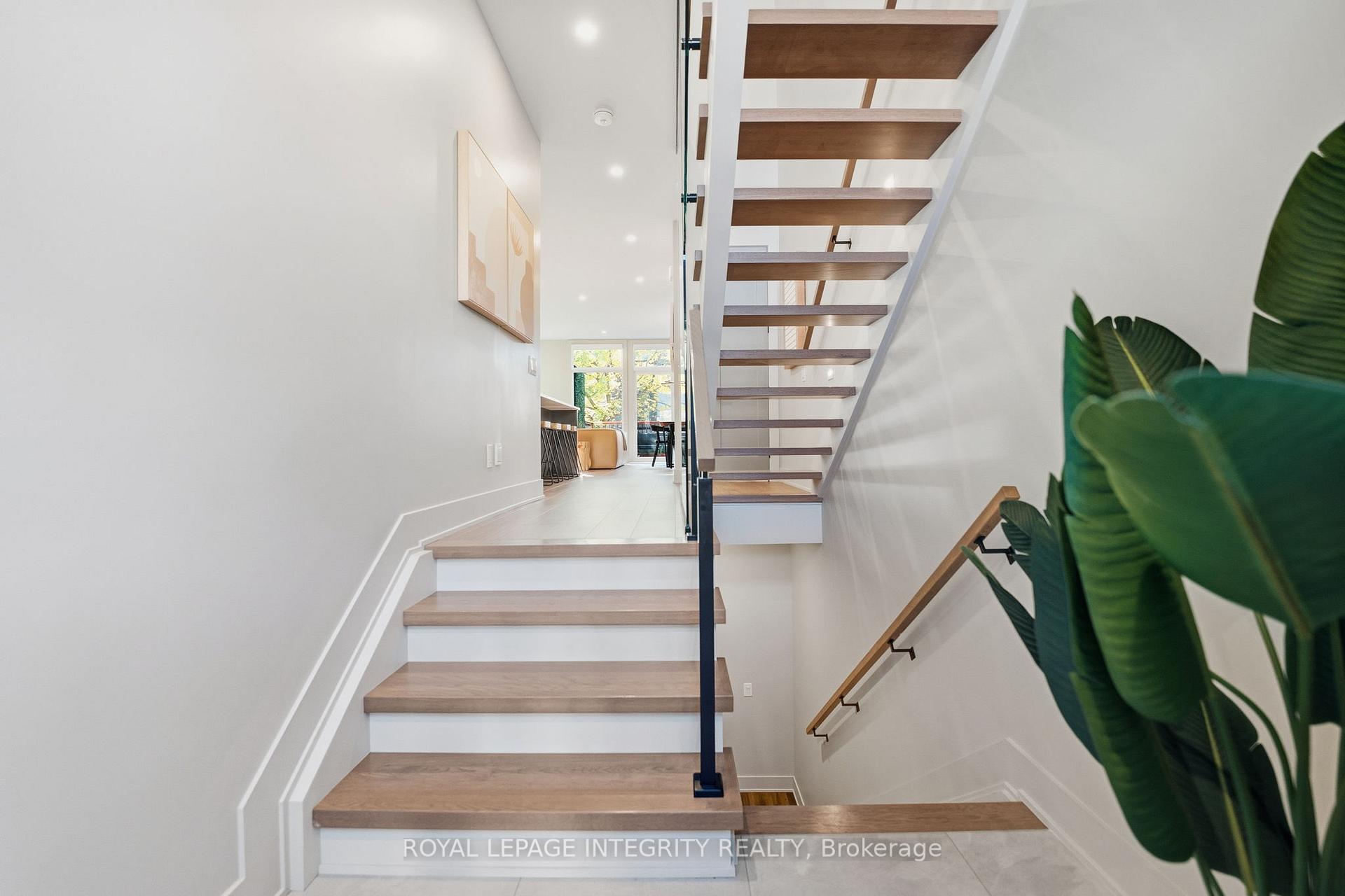 Photo 3 of Unit B, 574 Edison Avenue, Ottawa, McKellar/Highland — HOMEH