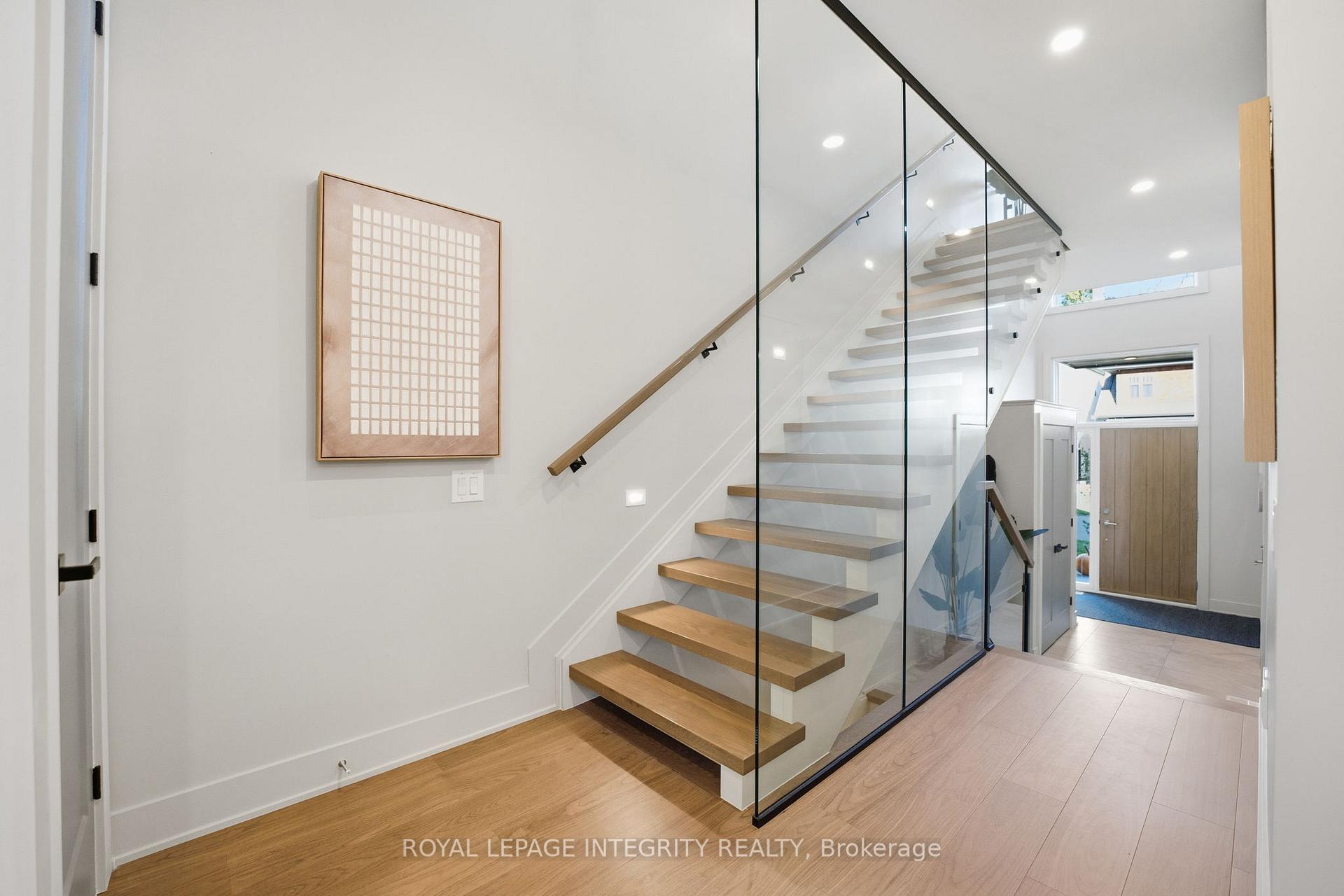 Photo 4 of Unit B, 574 Edison Avenue, Ottawa, McKellar/Highland — HOMEH