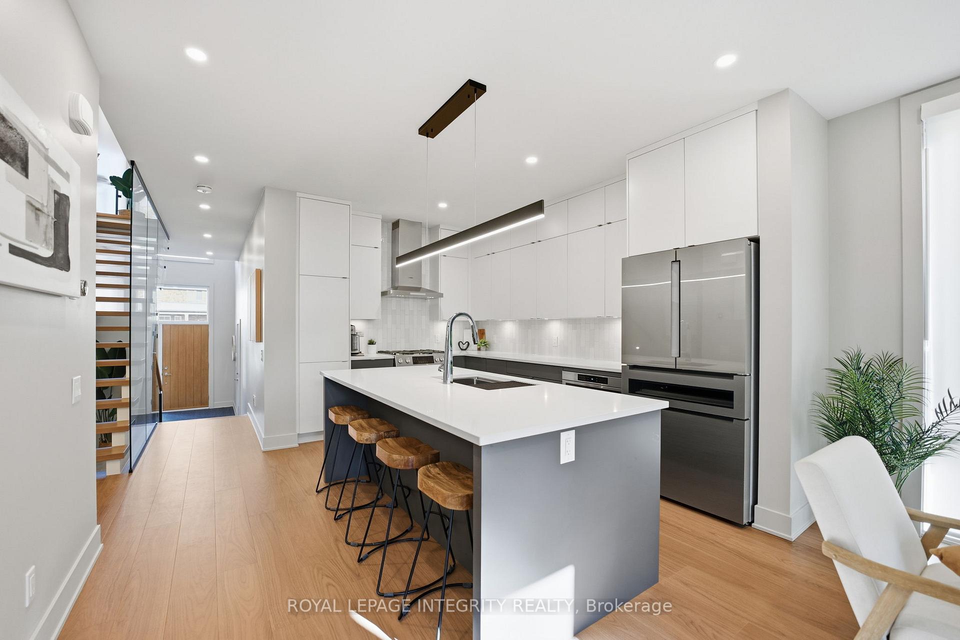 Photo 6 of Unit B, 574 Edison Avenue, Ottawa, McKellar/Highland — HOMEH