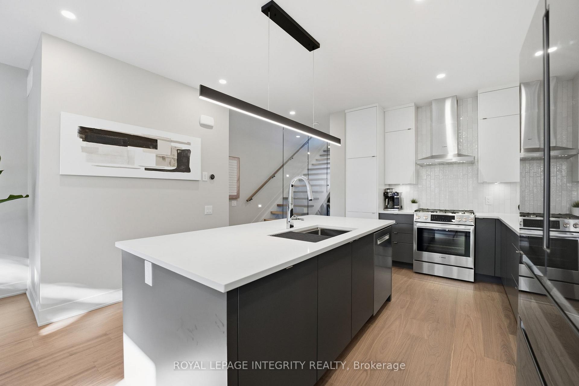 Photo 7 of Unit B, 574 Edison Avenue, Ottawa, McKellar/Highland — HOMEH