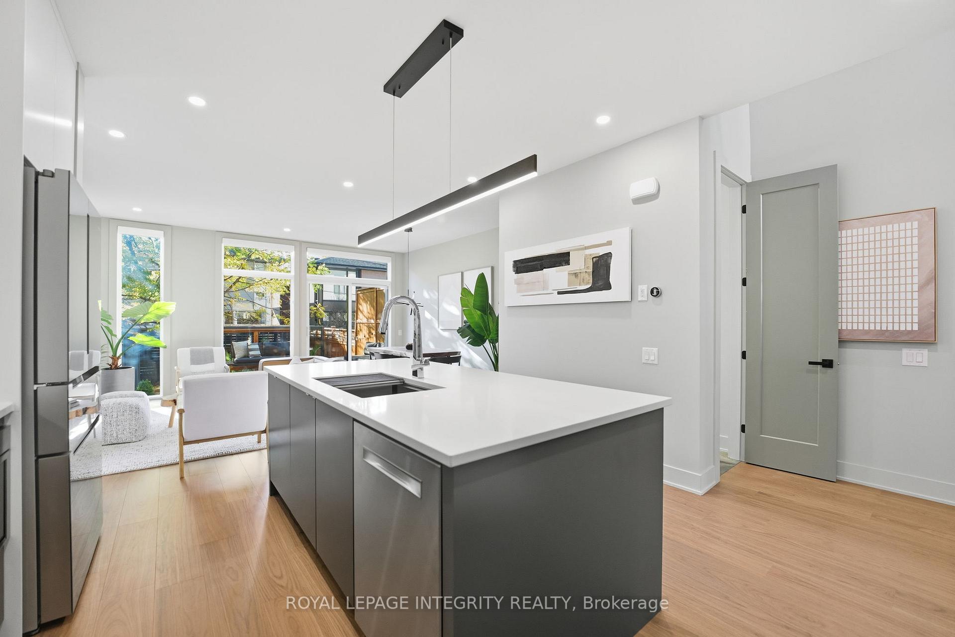 Photo 11 of Unit B, 574 Edison Avenue, Ottawa, McKellar/Highland — HOMEH