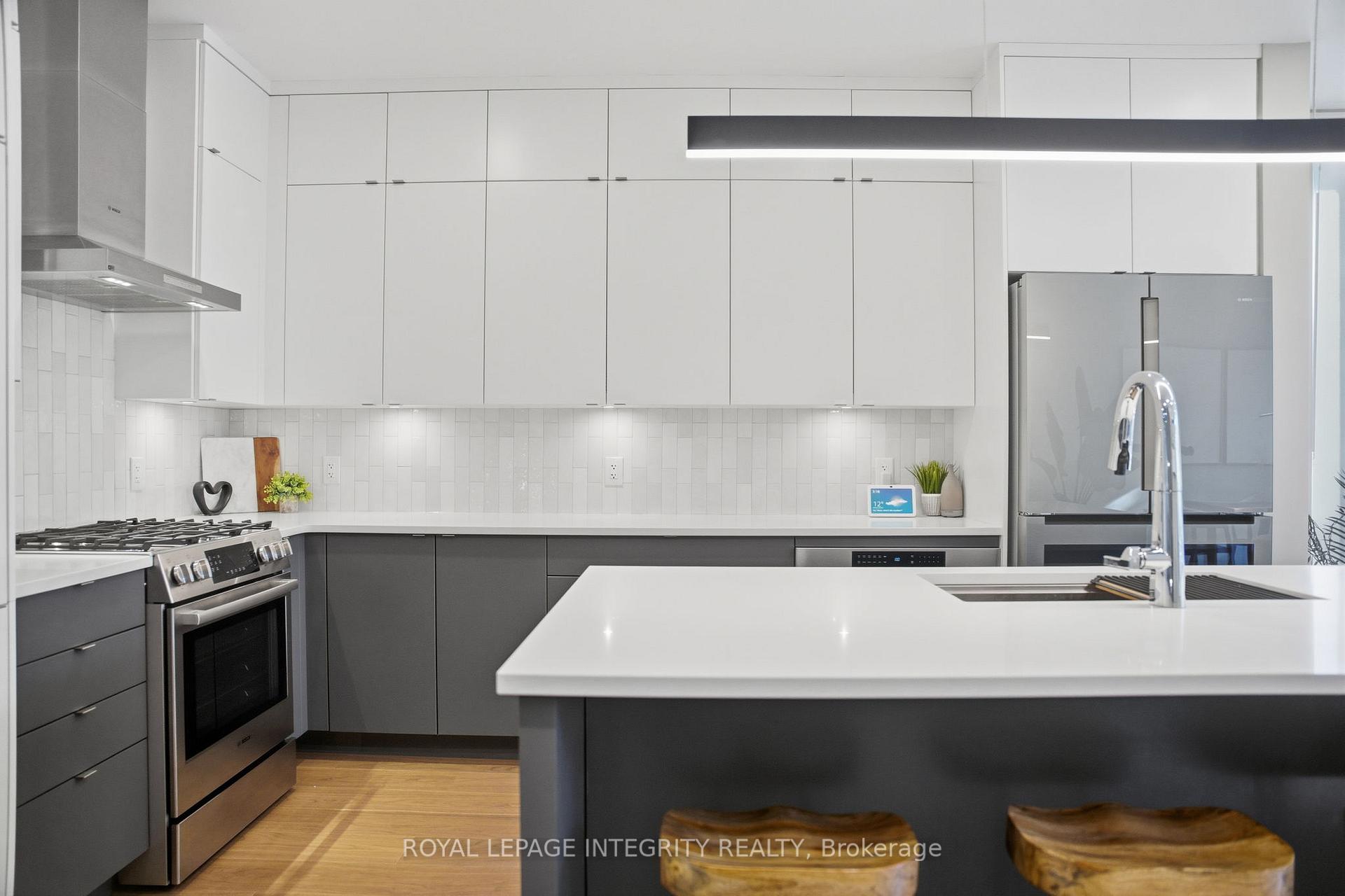 Photo 12 of Unit B, 574 Edison Avenue, Ottawa, McKellar/Highland — HOMEH