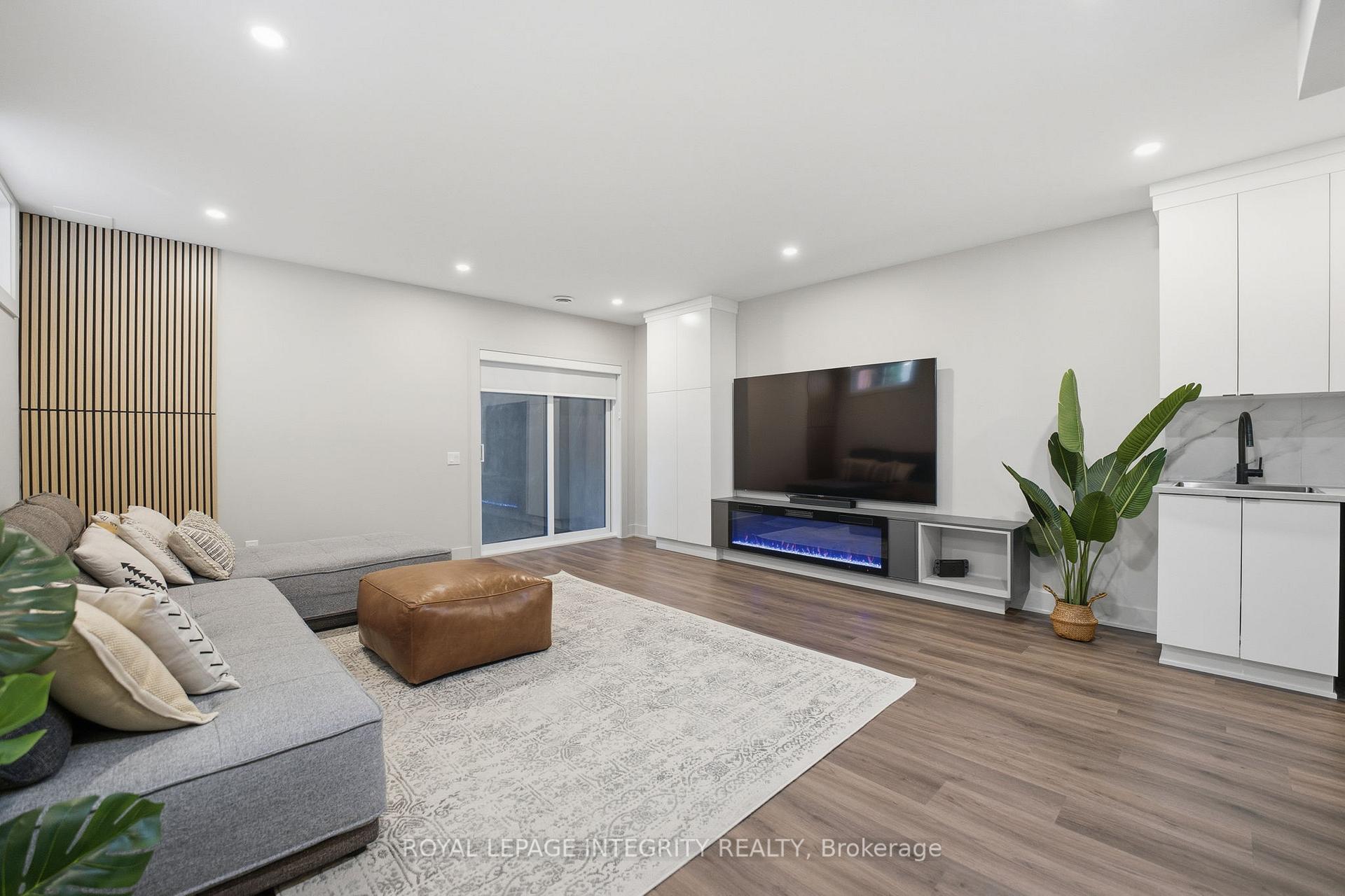 Photo 32 of Unit B, 574 Edison Avenue, Ottawa, McKellar/Highland — HOMEH
