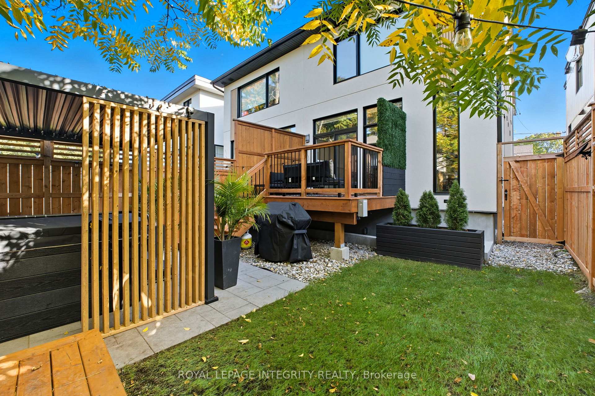 Photo 36 of Unit B, 574 Edison Avenue, Ottawa, McKellar/Highland — HOMEH