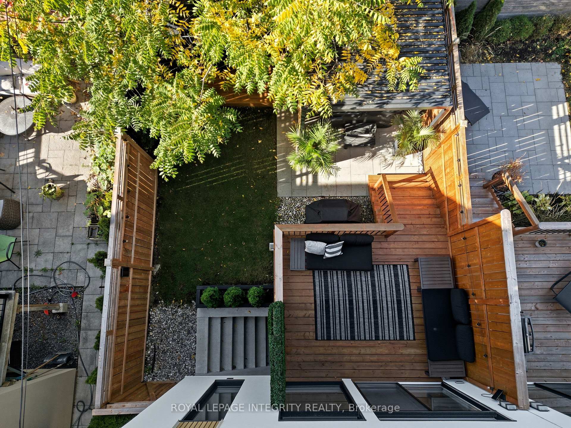 Photo 42 of Unit B, 574 Edison Avenue, Ottawa, McKellar/Highland — HOMEH