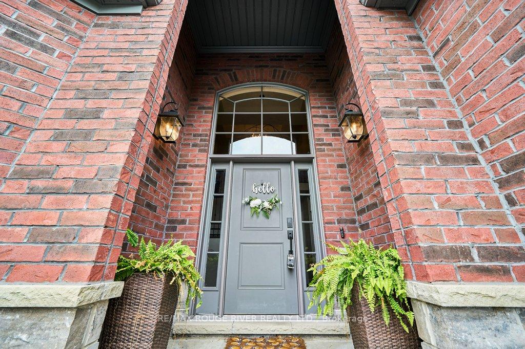 Photo 5 of 85 Mclellan Court, Clarington, Courtice — HOMEH