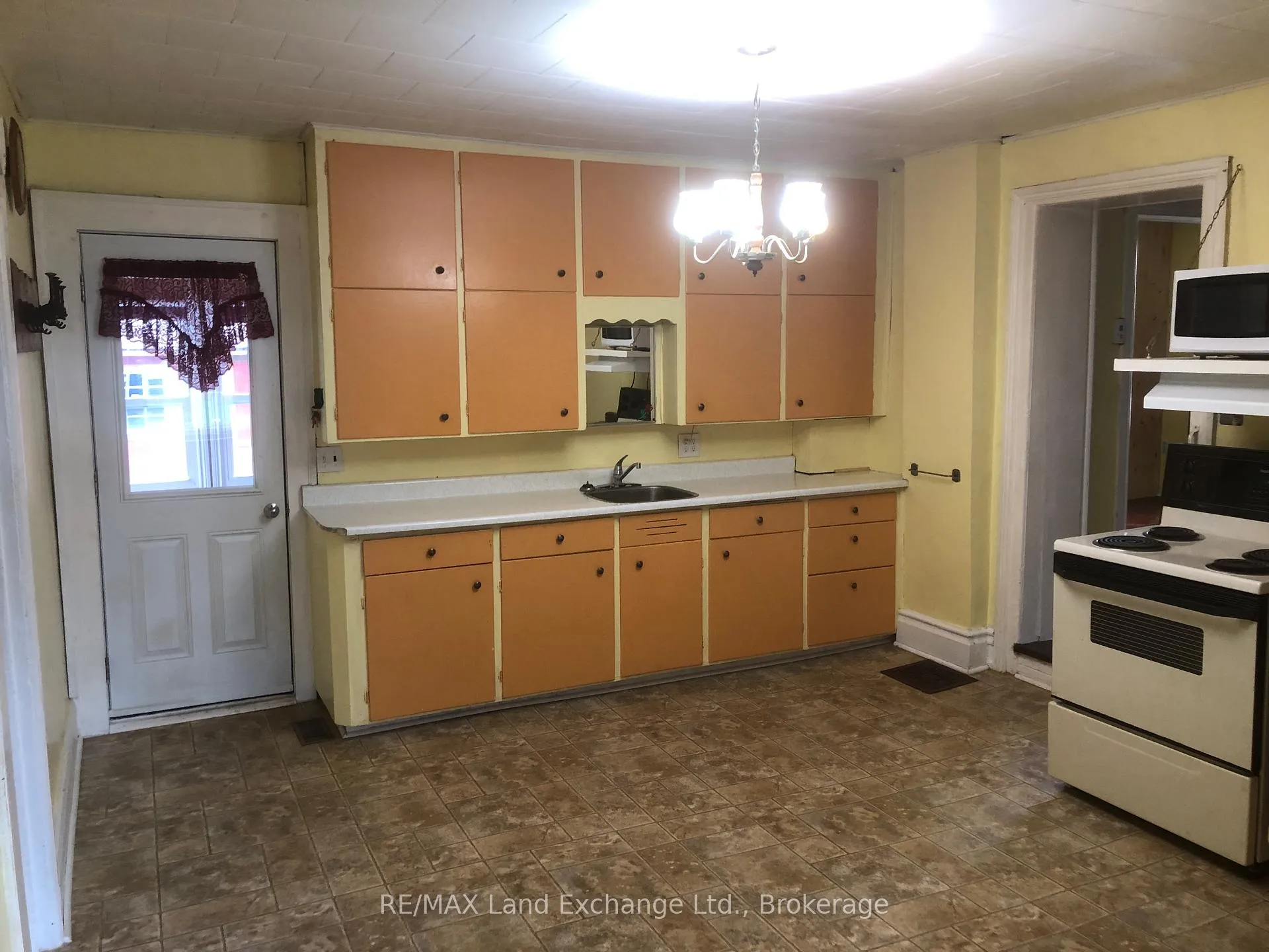 Photo 2 of 204 Amelia Street, Brockton — HOMEH