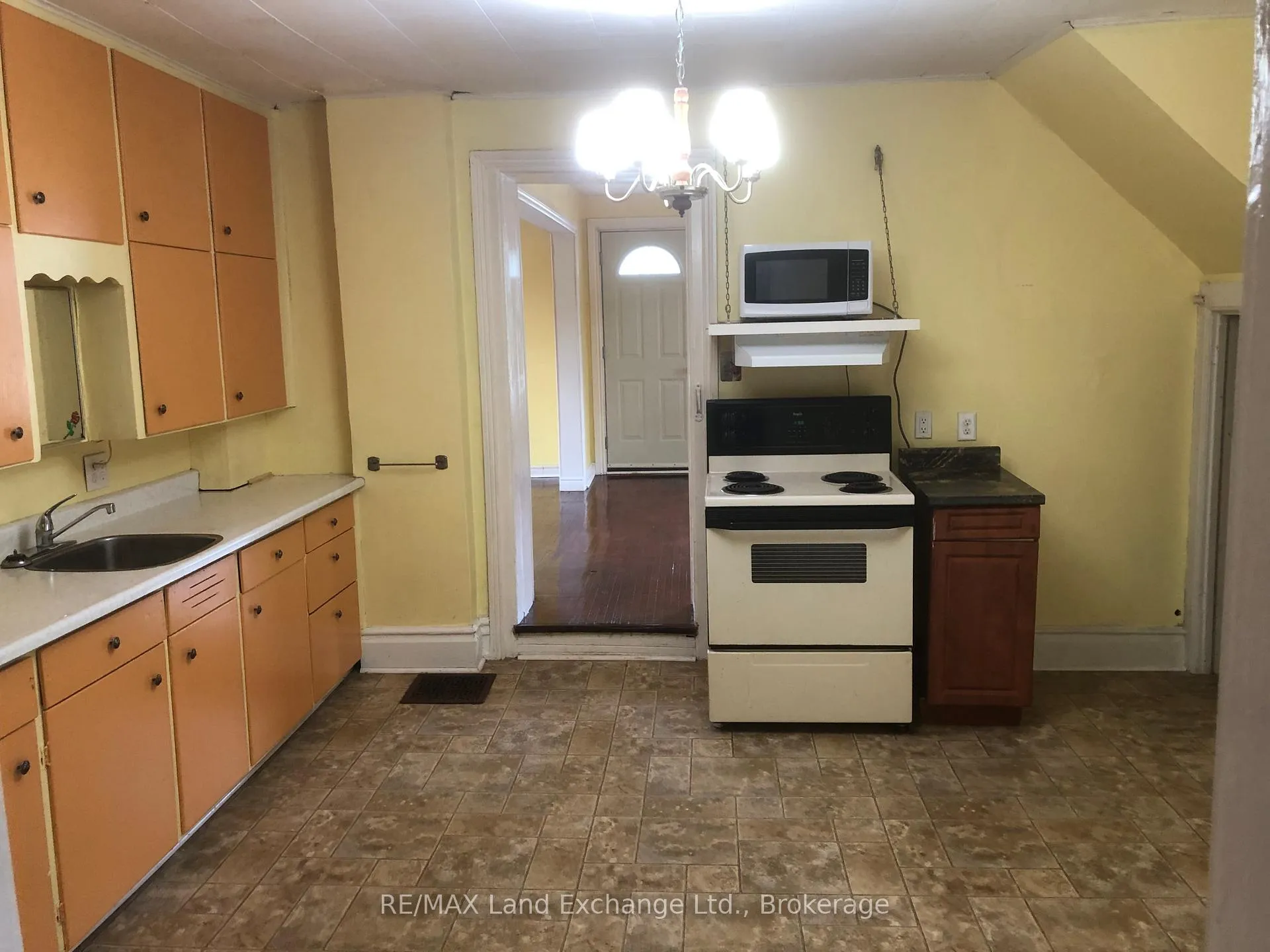 Photo 3 of 204 Amelia Street, Brockton — HOMEH