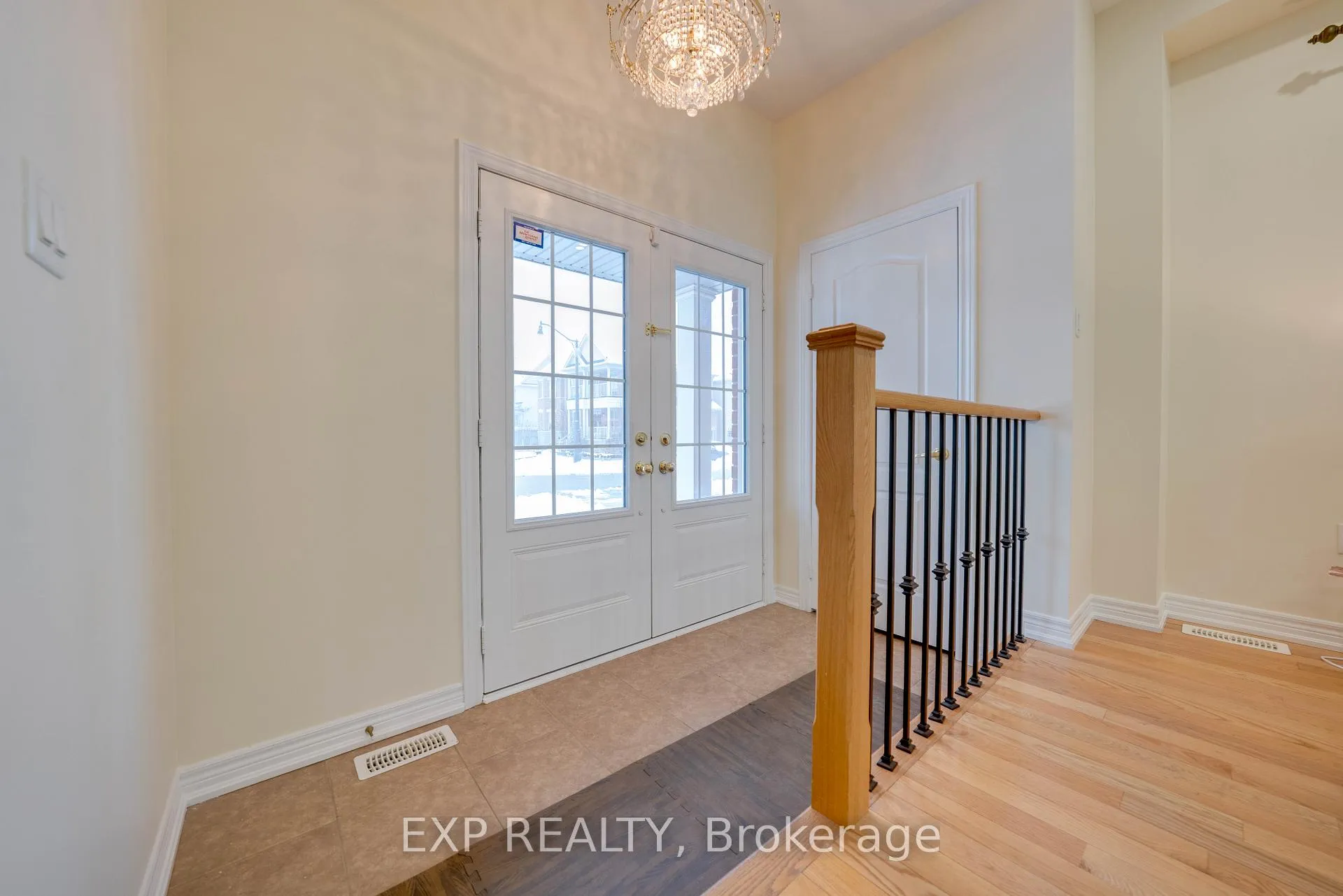 Photo 5 of 42 Arrowpoint Drive, Brampton, Credit Valley — HOMEH