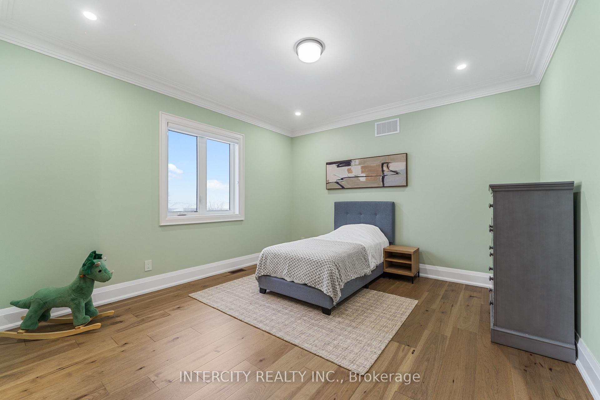 Photo 21 of 354 Newlove Drive, Caledon, Bolton East — HOMEH