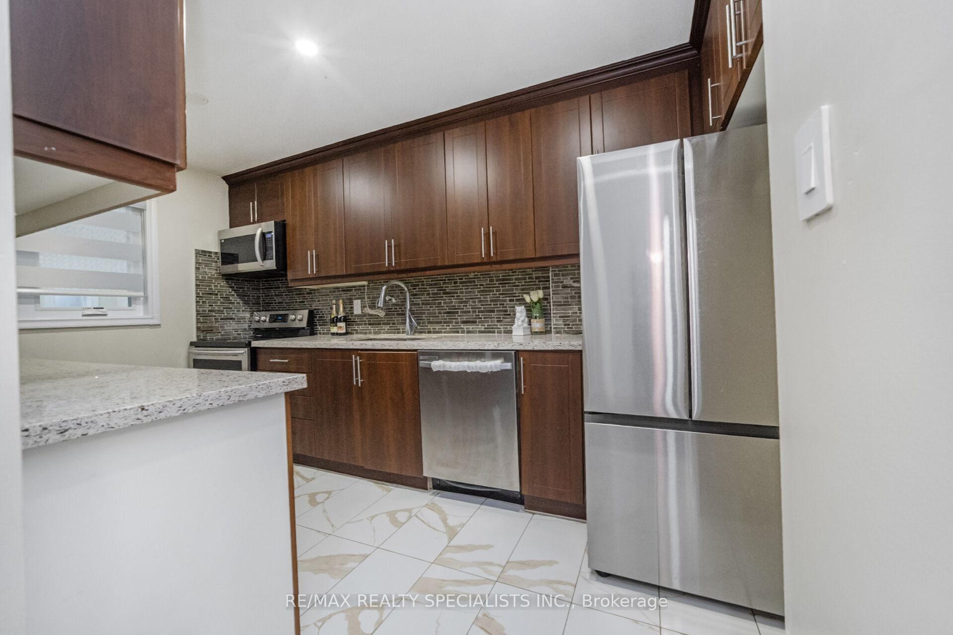 Photo 12 of 46 Hindquarter Court, Brampton, Central Park — HOMEH