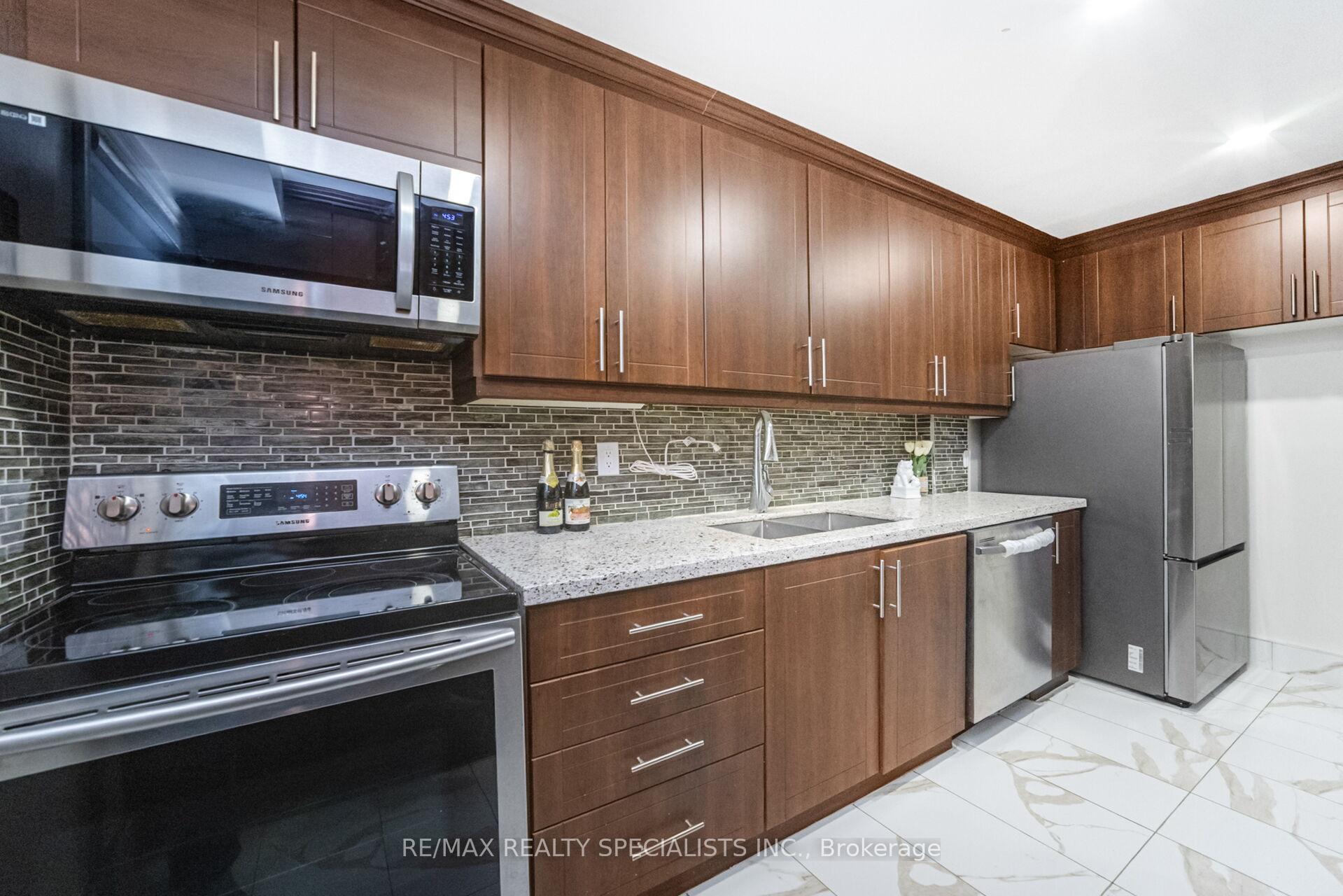 Photo 16 of 46 Hindquarter Court, Brampton, Central Park — HOMEH