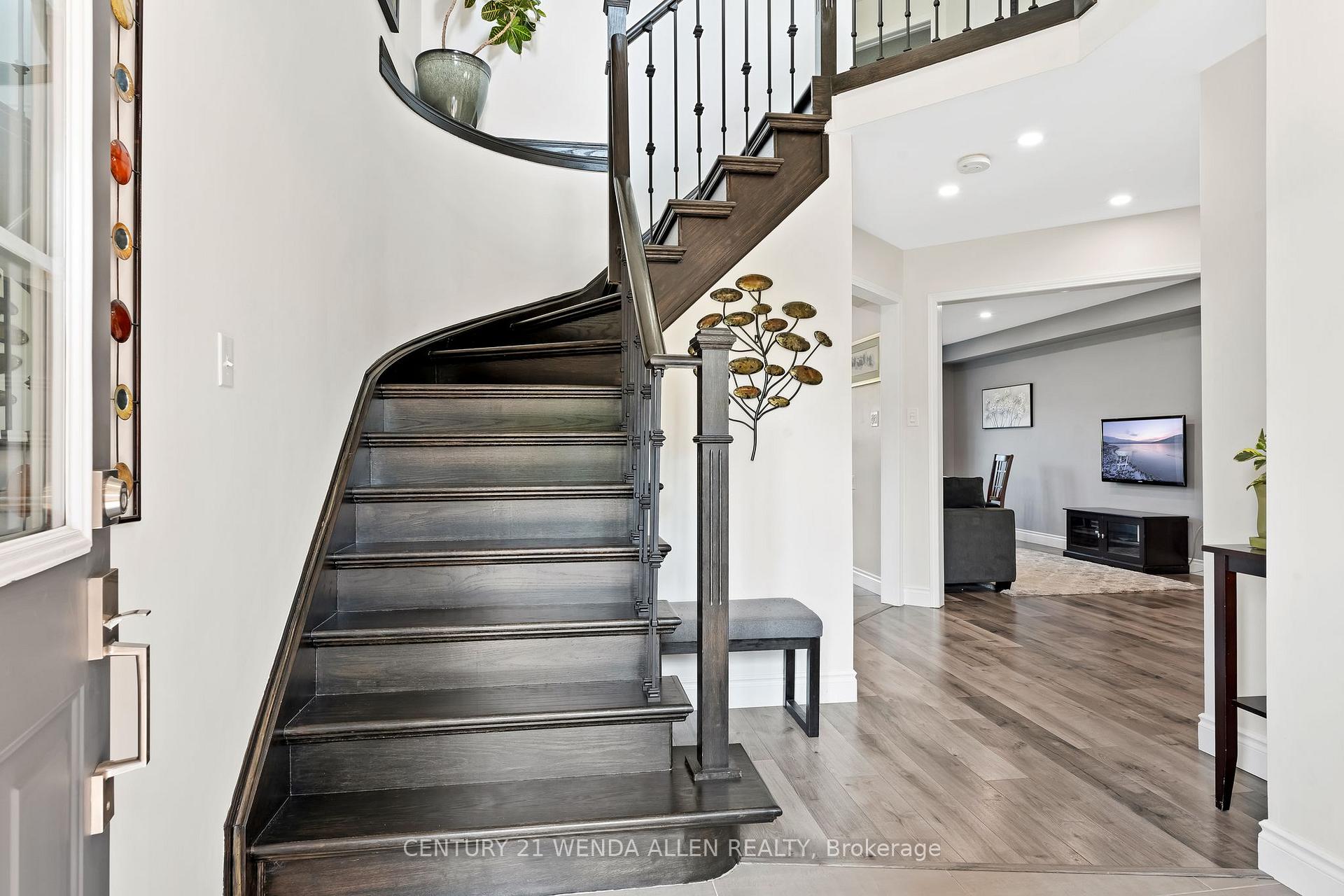 Photo 6 of 213 Madden Place, Clarington, Bowmanville — HOMEH