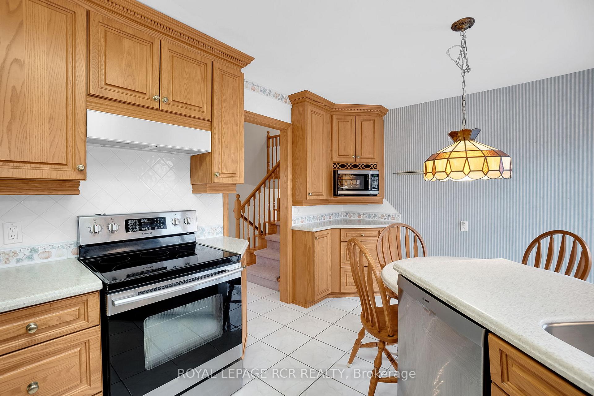 Photo 11 of 8 Westview Crescent, Caledon, Palgrave — HOMEH