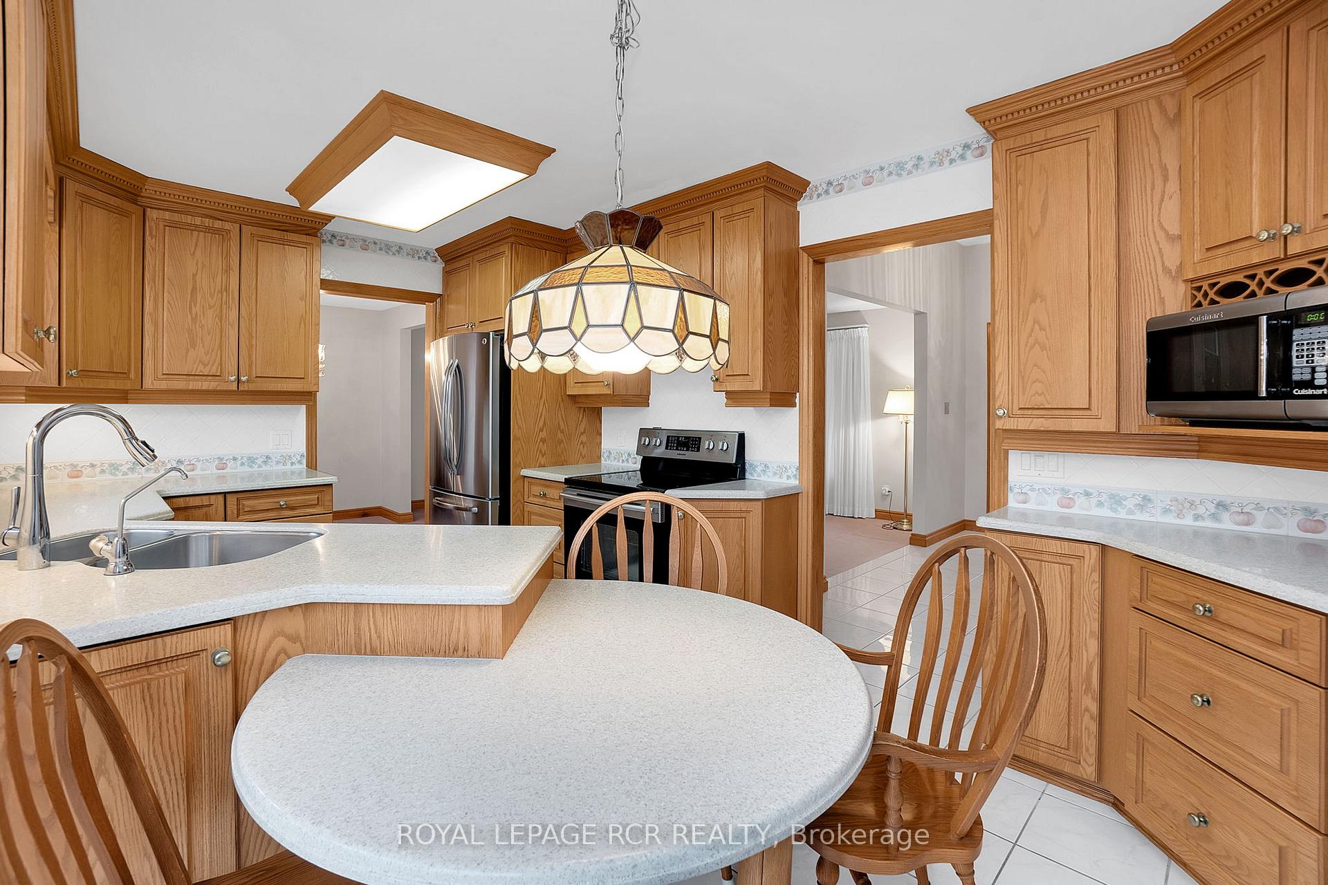 Photo 13 of 8 Westview Crescent, Caledon, Palgrave — HOMEH