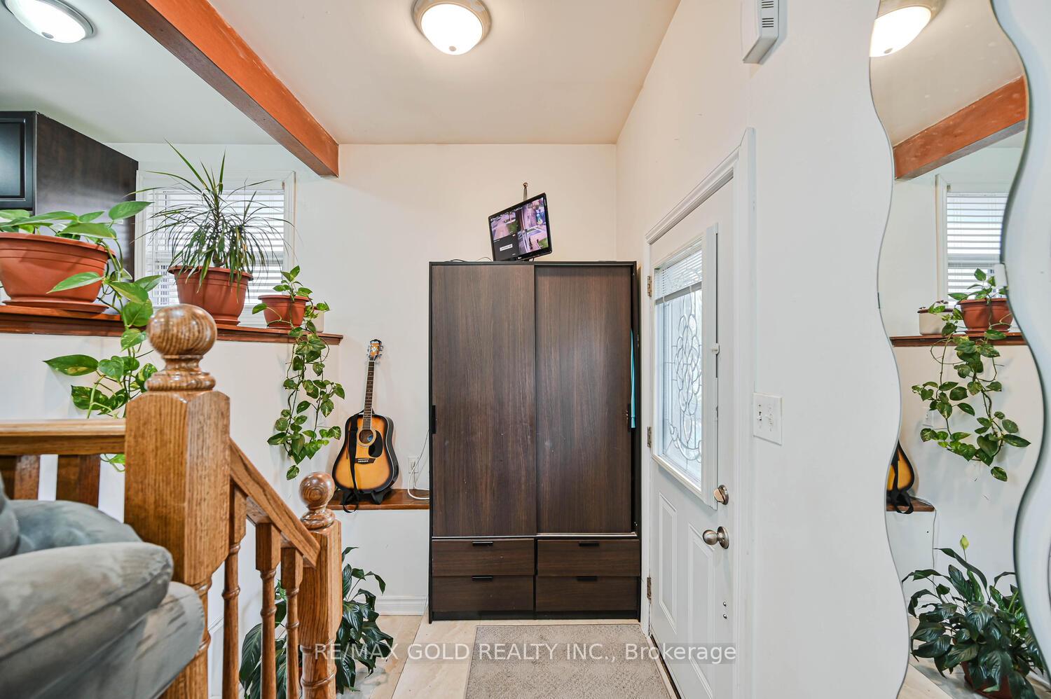 Photo 5 of 52 Crawford Drive, Brampton, Madoc — HOMEH