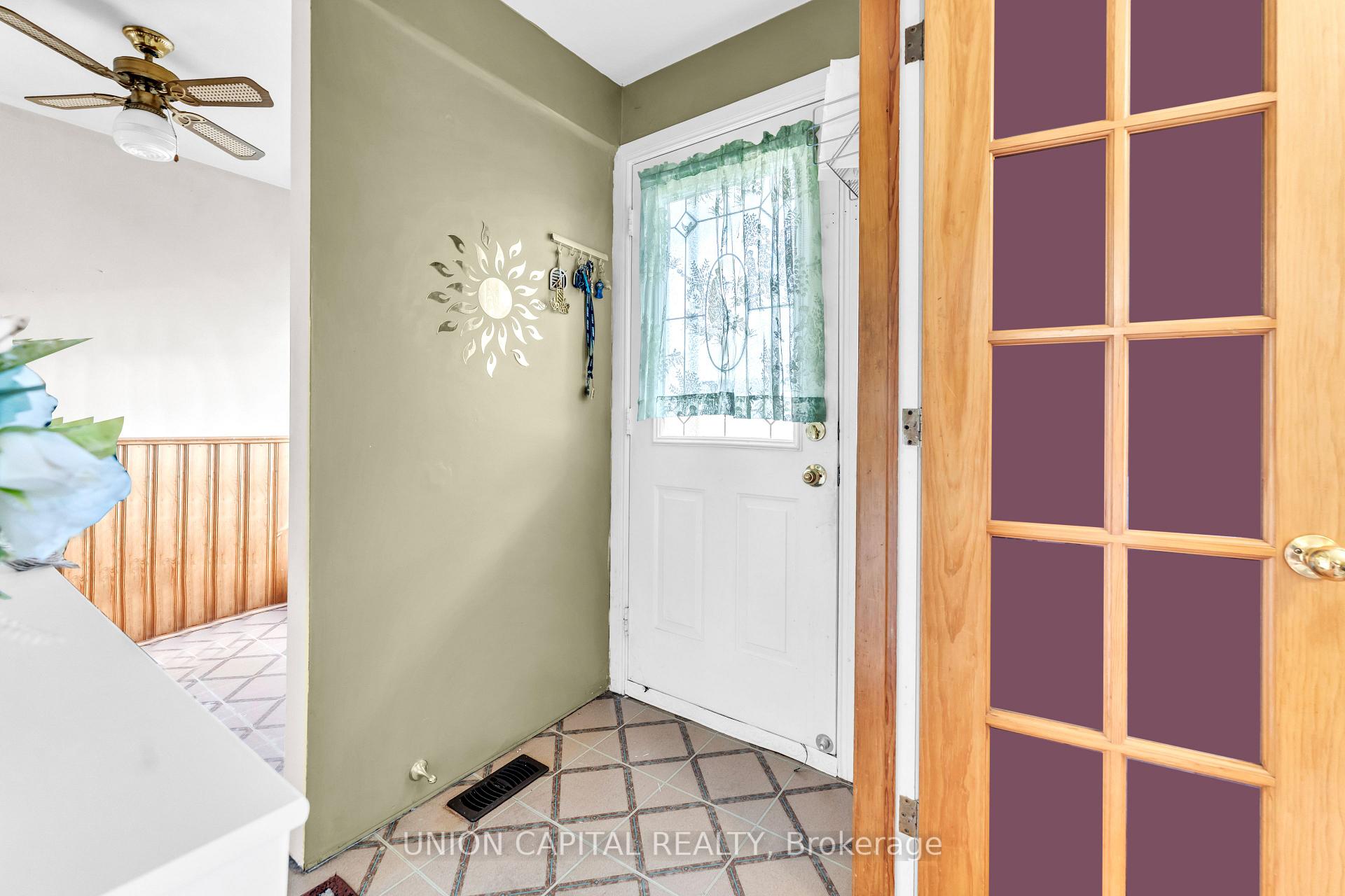 Photo 3 of 19 Ava Court, Brampton, Avondale — HOMEH