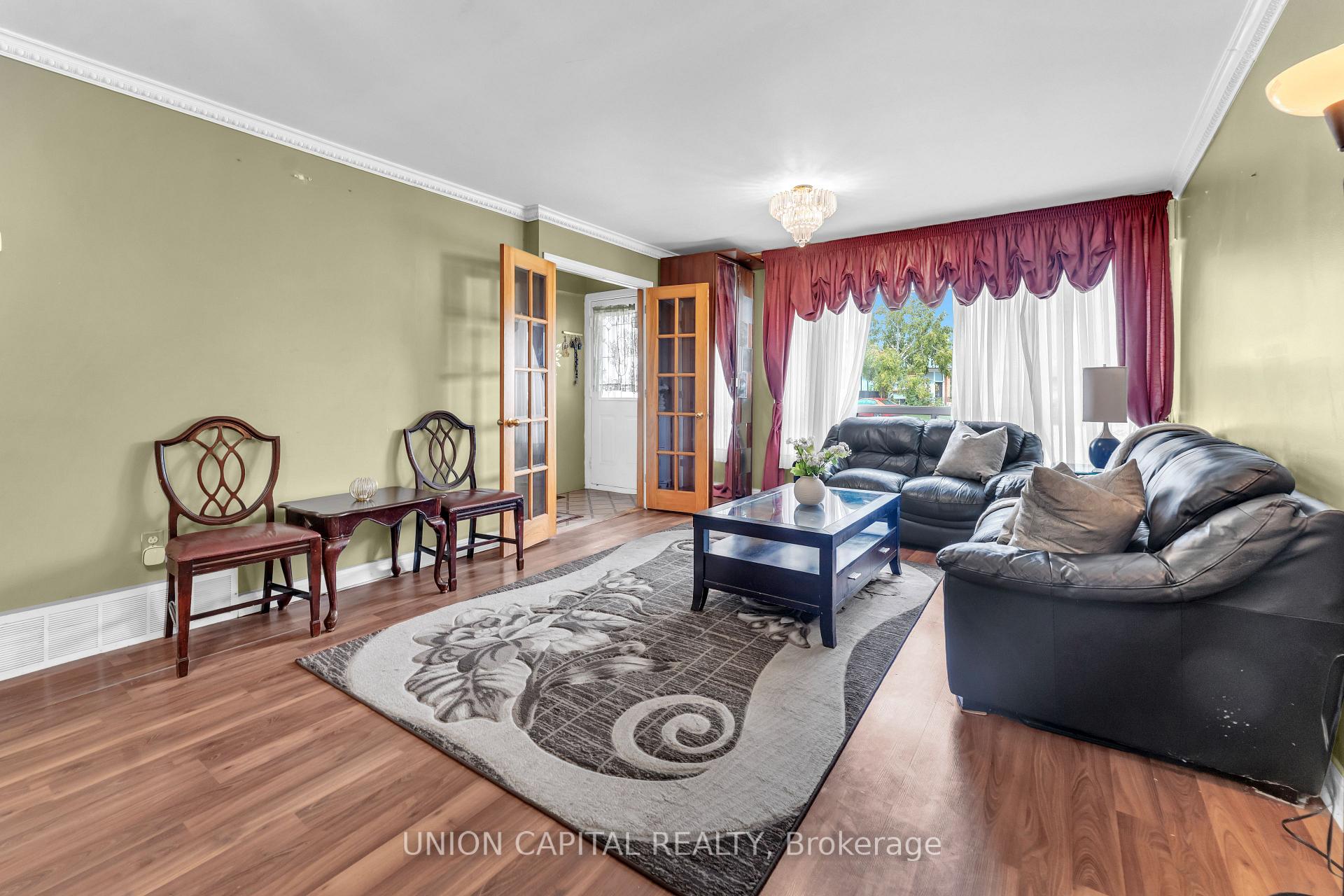 Photo 5 of 19 Ava Court, Brampton, Avondale — HOMEH