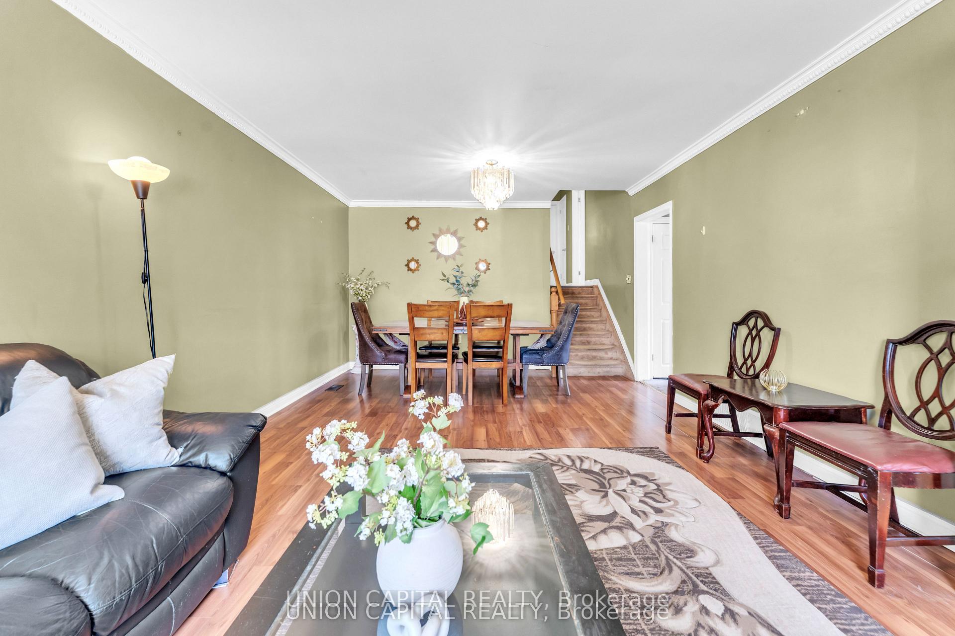 Photo 7 of 19 Ava Court, Brampton, Avondale — HOMEH