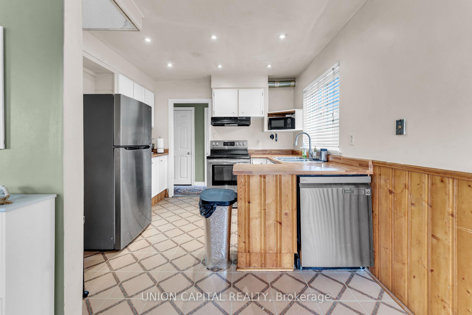 Photo 11 of 19 Ava Court, Brampton, Avondale — HOMEH