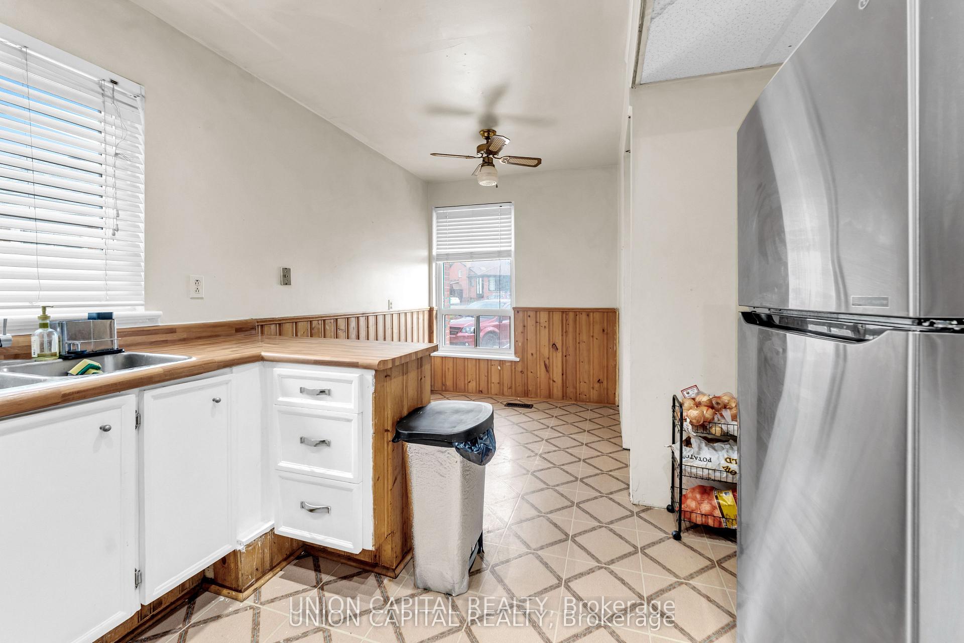 Photo 13 of 19 Ava Court, Brampton, Avondale — HOMEH