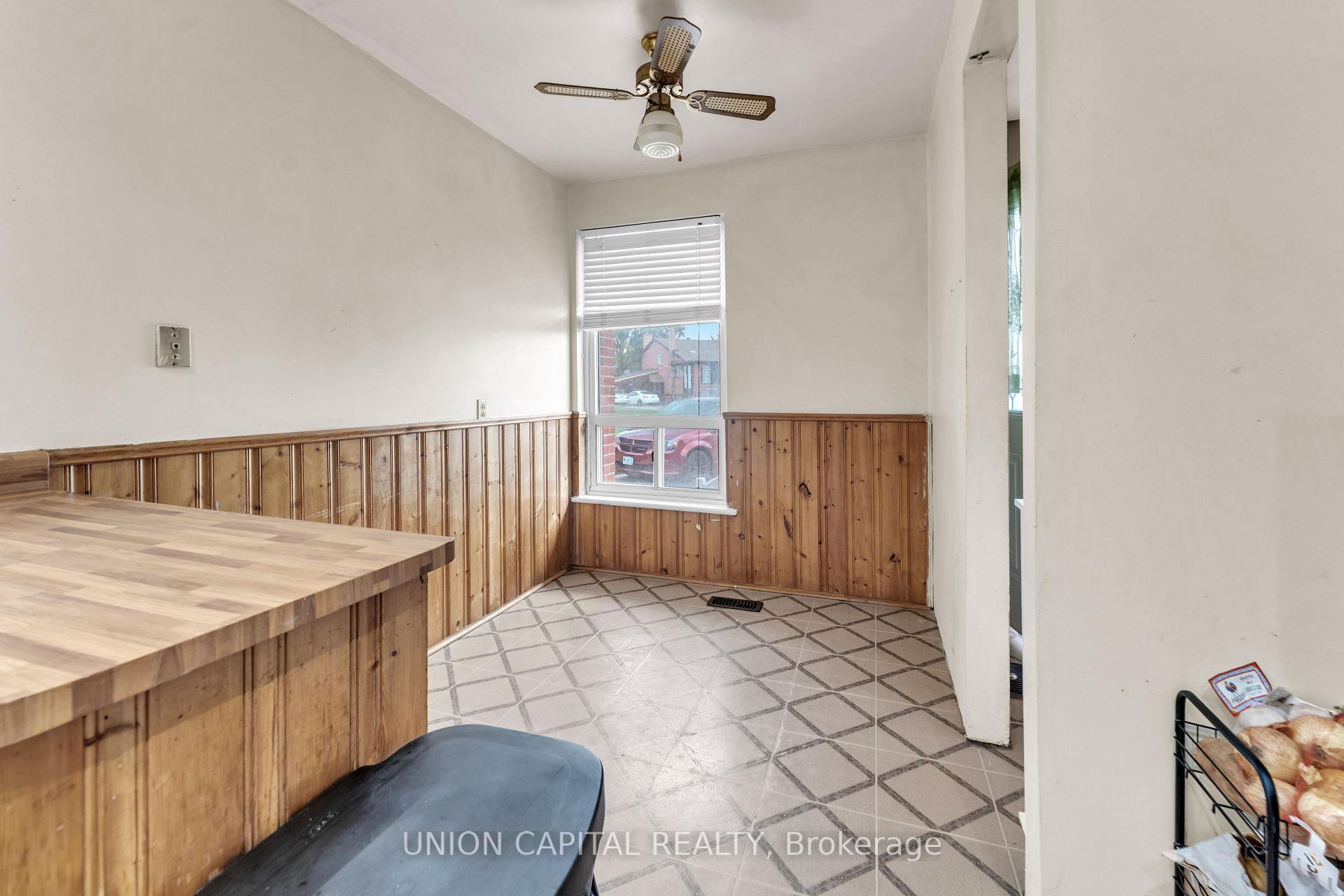 Photo 14 of 19 Ava Court, Brampton, Avondale — HOMEH