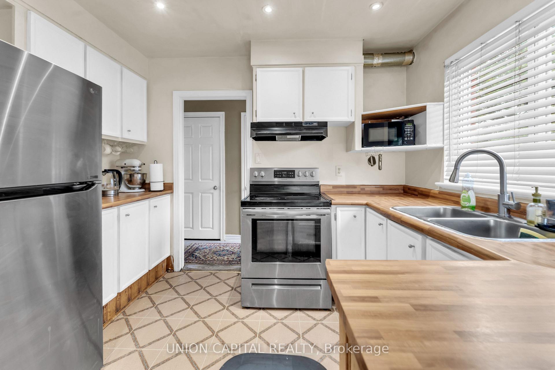Photo 15 of 19 Ava Court, Brampton, Avondale — HOMEH