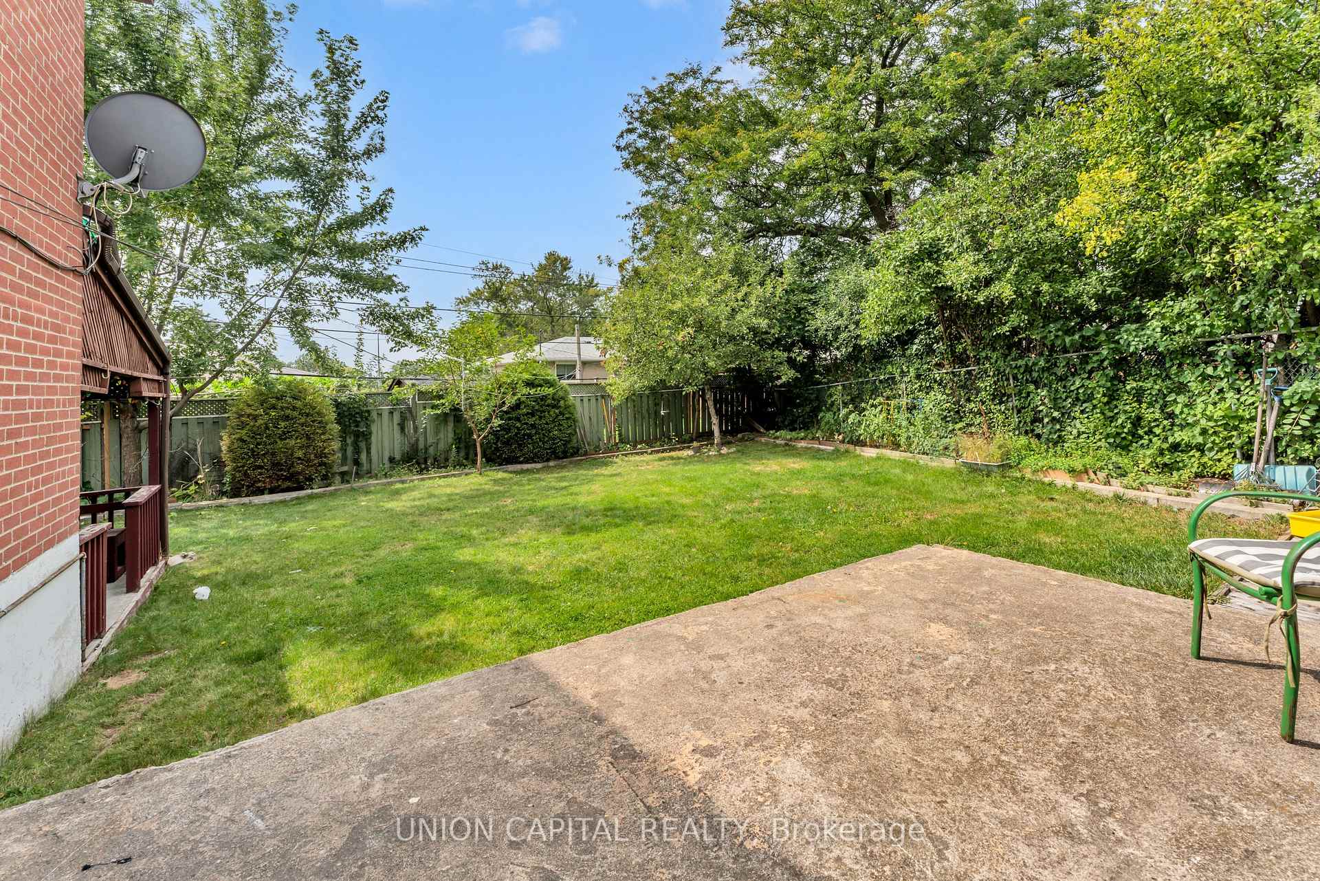 Photo 38 of 19 Ava Court, Brampton, Avondale — HOMEH