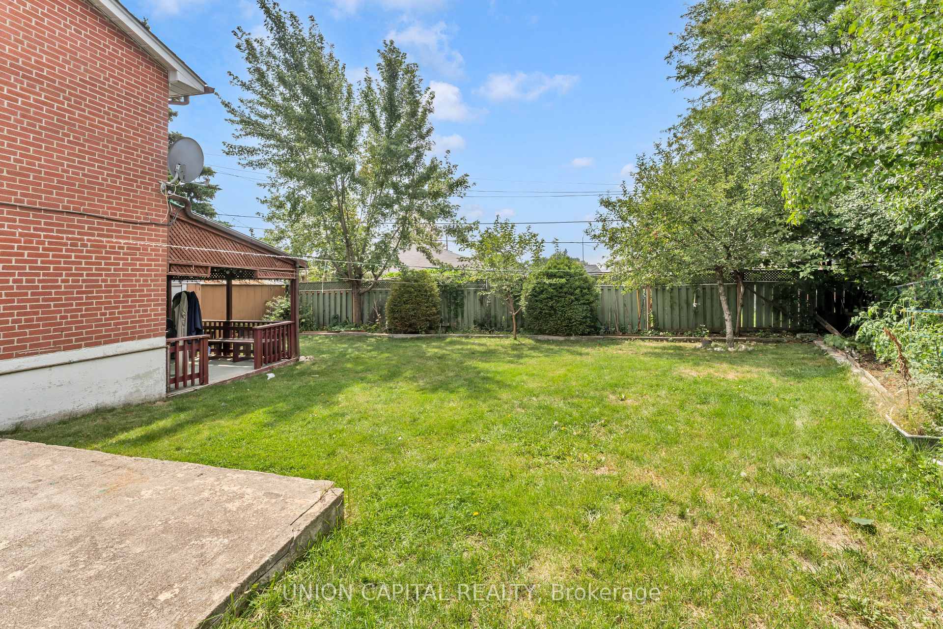 Photo 39 of 19 Ava Court, Brampton, Avondale — HOMEH