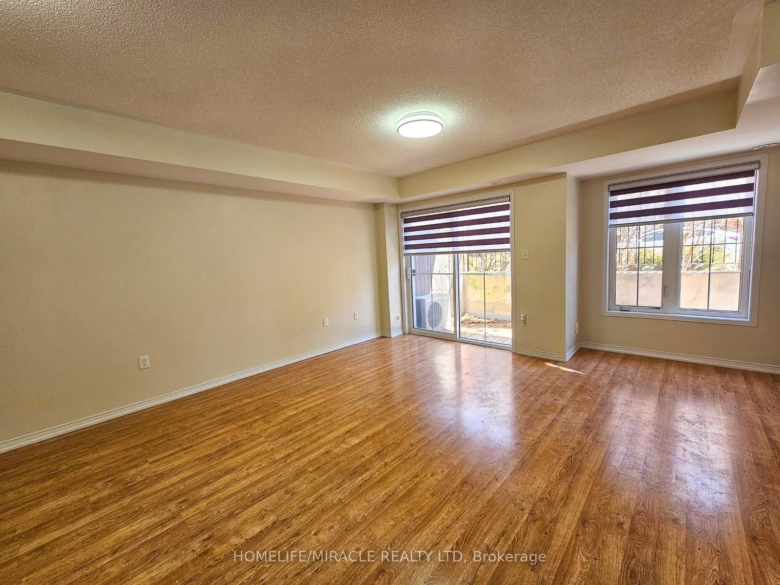 Photo 4 of Unit 21, 2488 Post Rd, Oakville, River Oaks — HOMEH