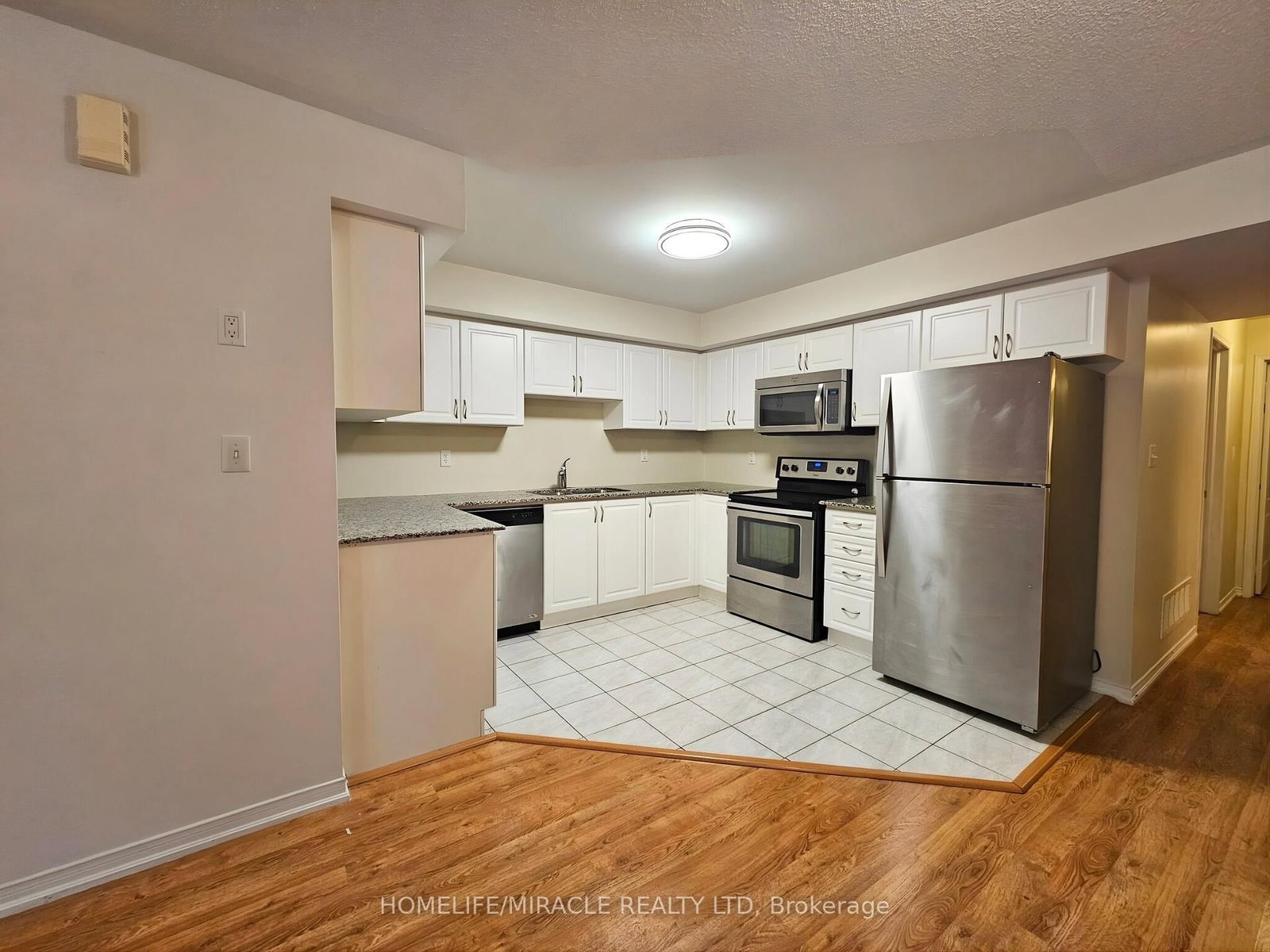 Photo 5 of Unit 21, 2488 Post Rd, Oakville, River Oaks — HOMEH