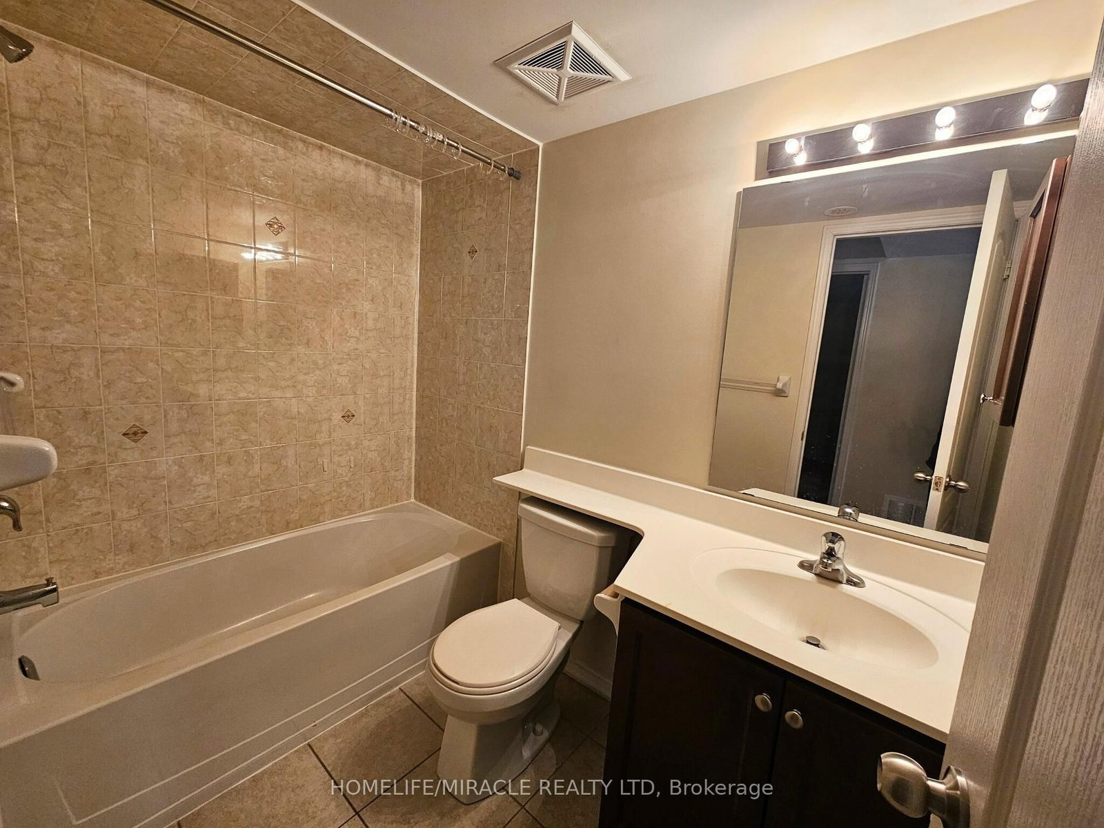 Photo 7 of Unit 21, 2488 Post Rd, Oakville, River Oaks — HOMEH