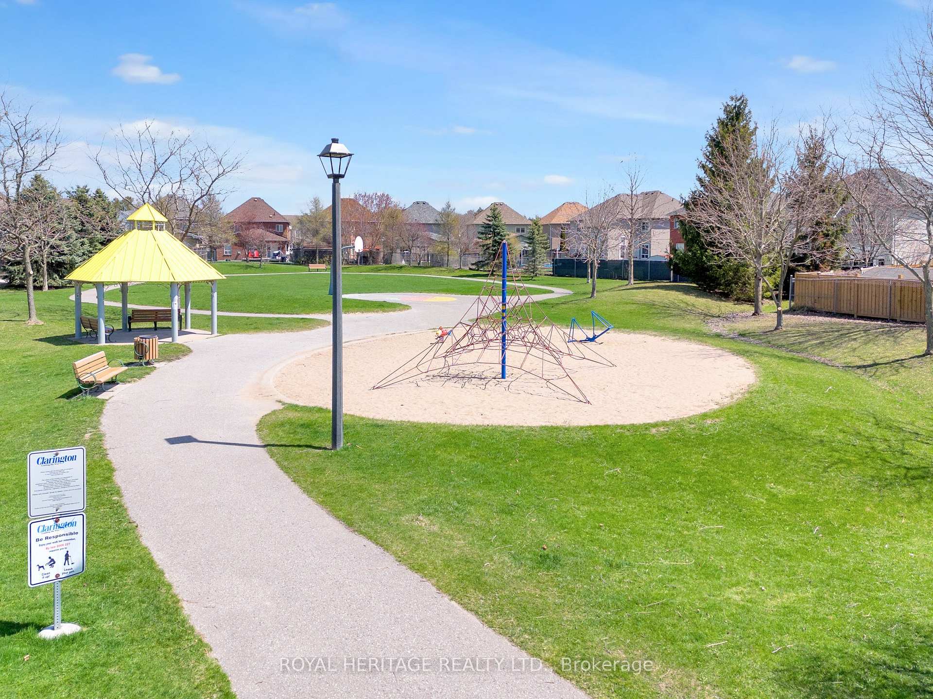 Photo 4 of 68 Brookhouse Drive, Clarington, Newcastle — HOMEH