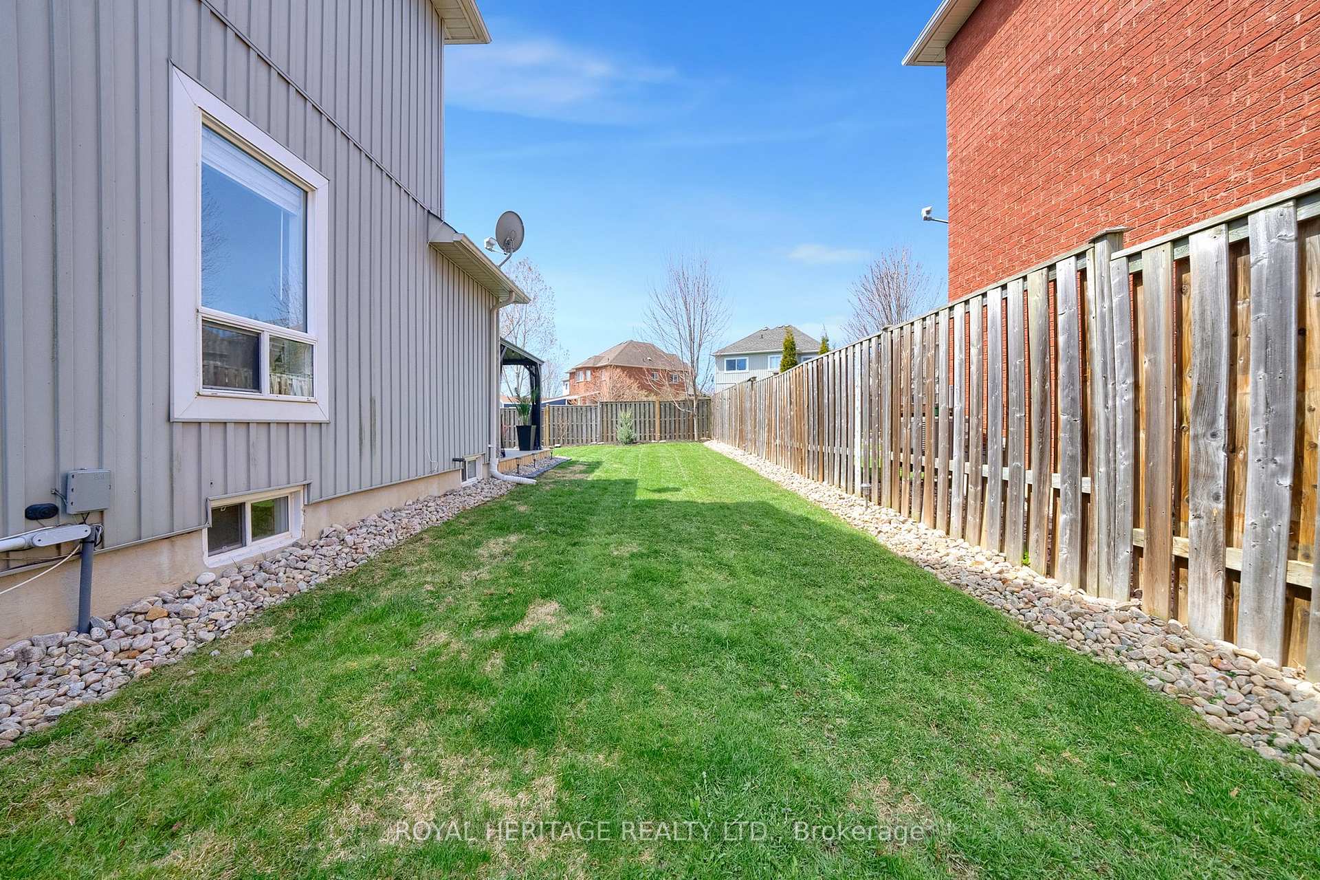 Photo 32 of 68 Brookhouse Drive, Clarington, Newcastle — HOMEH