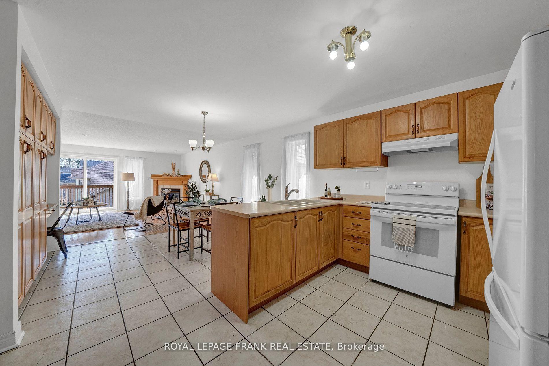 Photo 8 of 45 Valleycrest Drive, Clarington, Courtice — HOMEH
