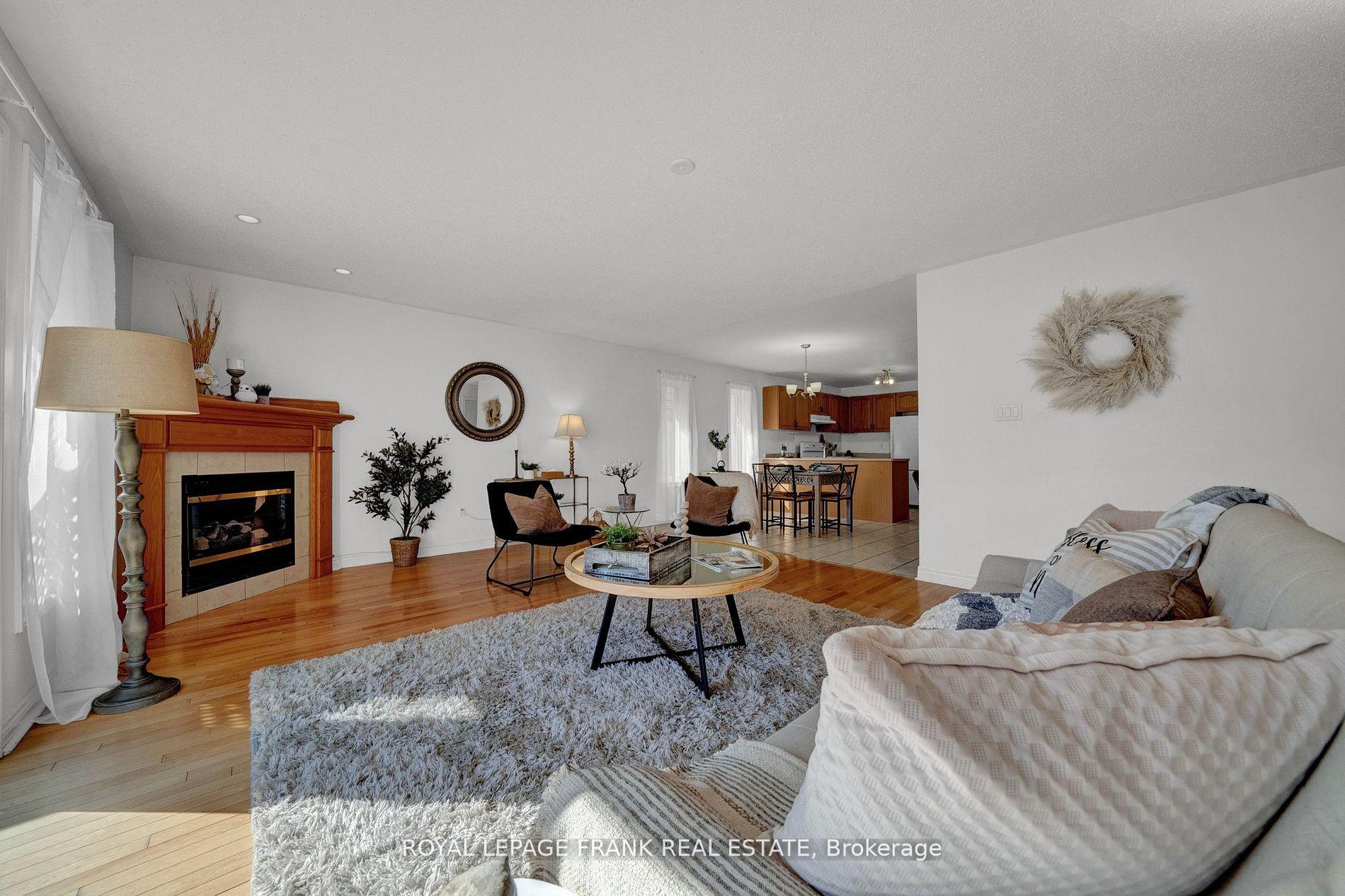 Photo 10 of 45 Valleycrest Drive, Clarington, Courtice — HOMEH