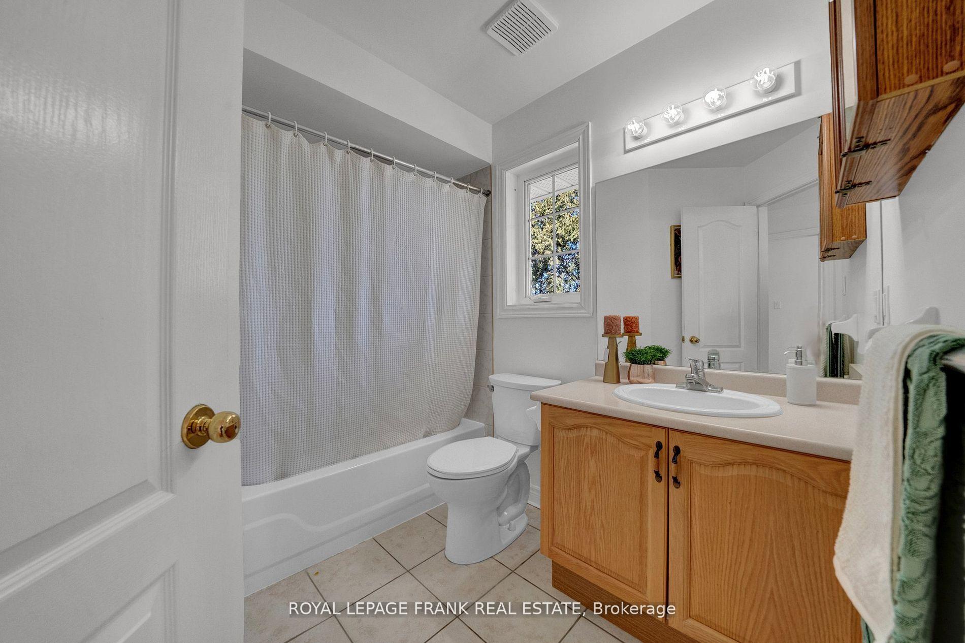 Photo 14 of 45 Valleycrest Drive, Clarington, Courtice — HOMEH