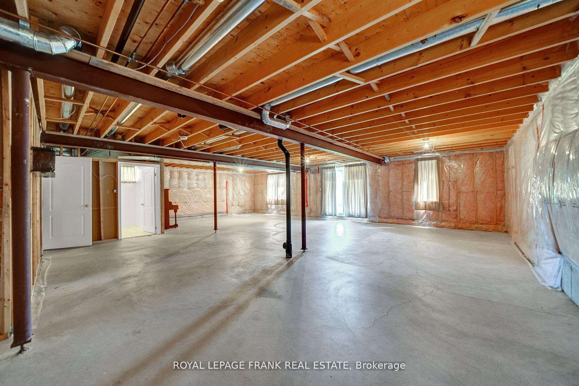 Photo 20 of 45 Valleycrest Drive, Clarington, Courtice — HOMEH