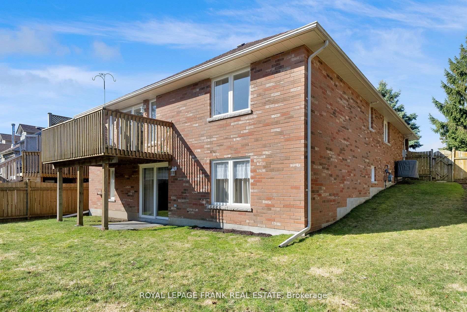 Photo 23 of 45 Valleycrest Drive, Clarington, Courtice — HOMEH