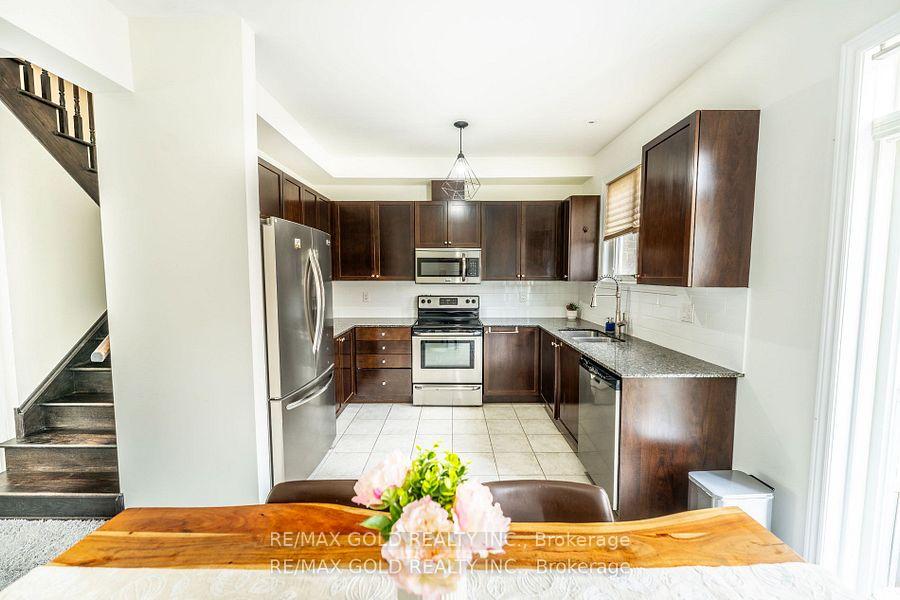 Photo 7 of 34 Rockbrook Trail, Brampton, Northwest Brampton — HOMEH
