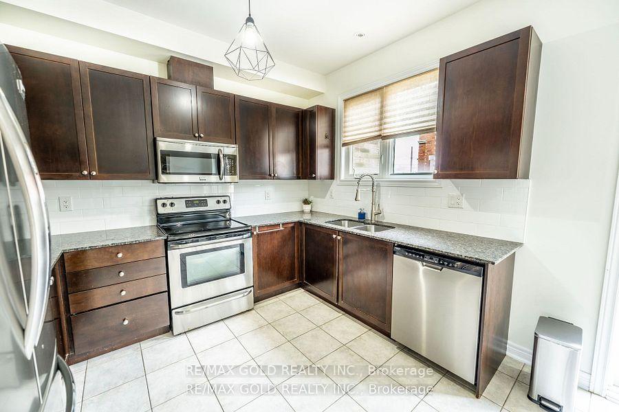 Photo 8 of 34 Rockbrook Trail, Brampton, Northwest Brampton — HOMEH