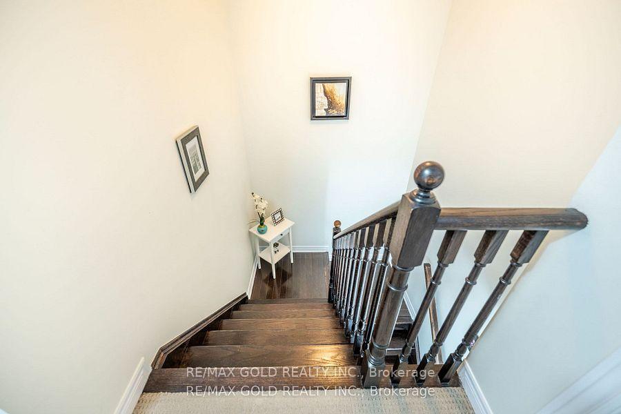 Photo 11 of 34 Rockbrook Trail, Brampton, Northwest Brampton — HOMEH