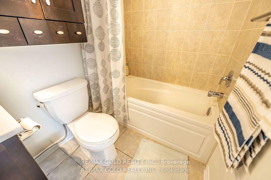 Photo 15 of 34 Rockbrook Trail, Brampton, Northwest Brampton — HOMEH