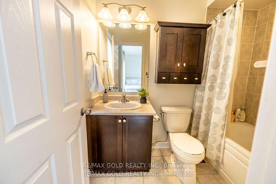 Photo 16 of 34 Rockbrook Trail, Brampton, Northwest Brampton — HOMEH