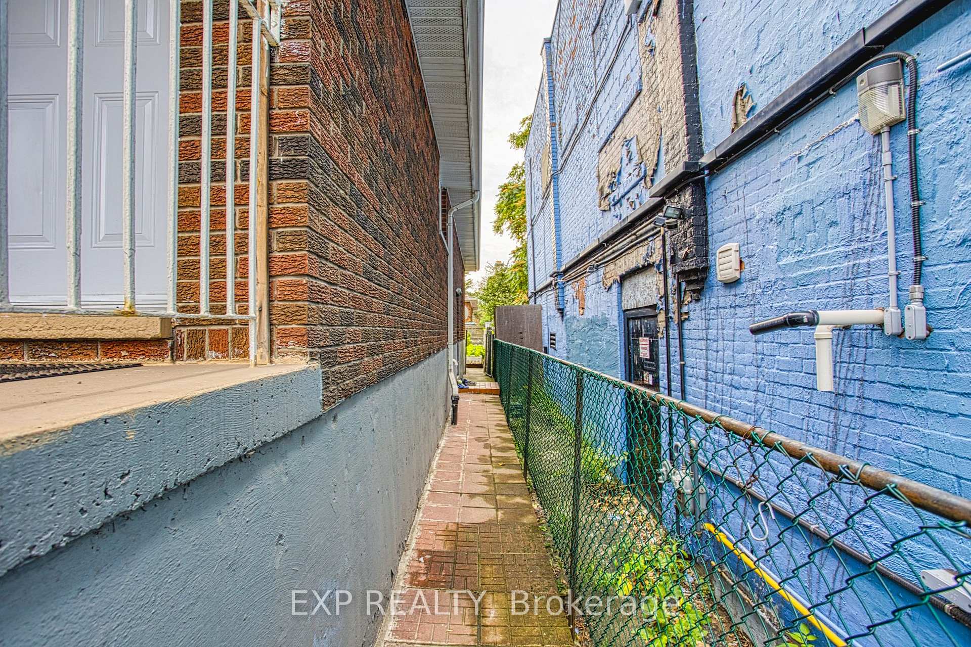 Photo 4 of 488 Barton Street E, Hamilton, Gibson — HOMEH