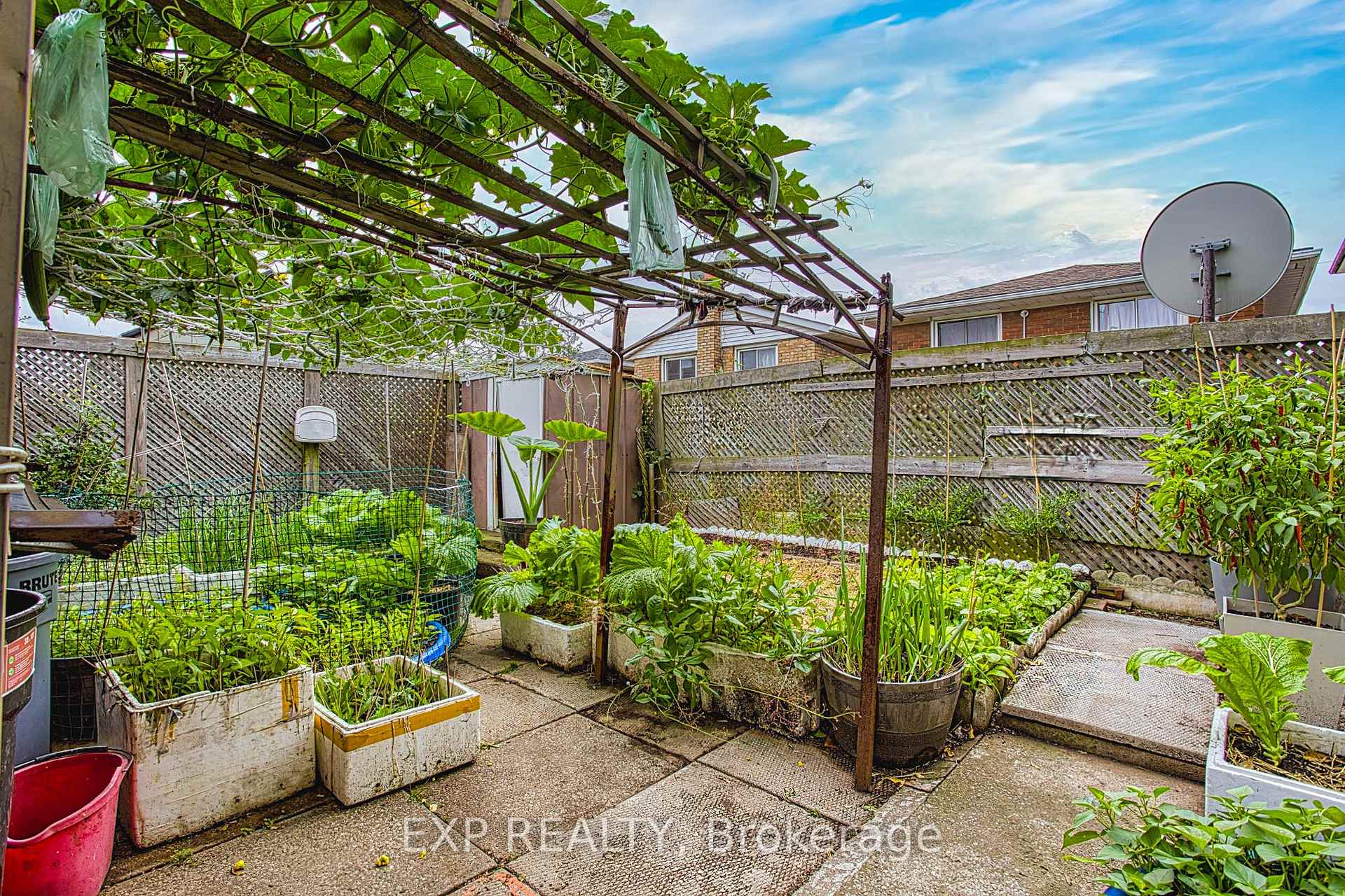 Photo 31 of 488 Barton Street E, Hamilton, Gibson — HOMEH