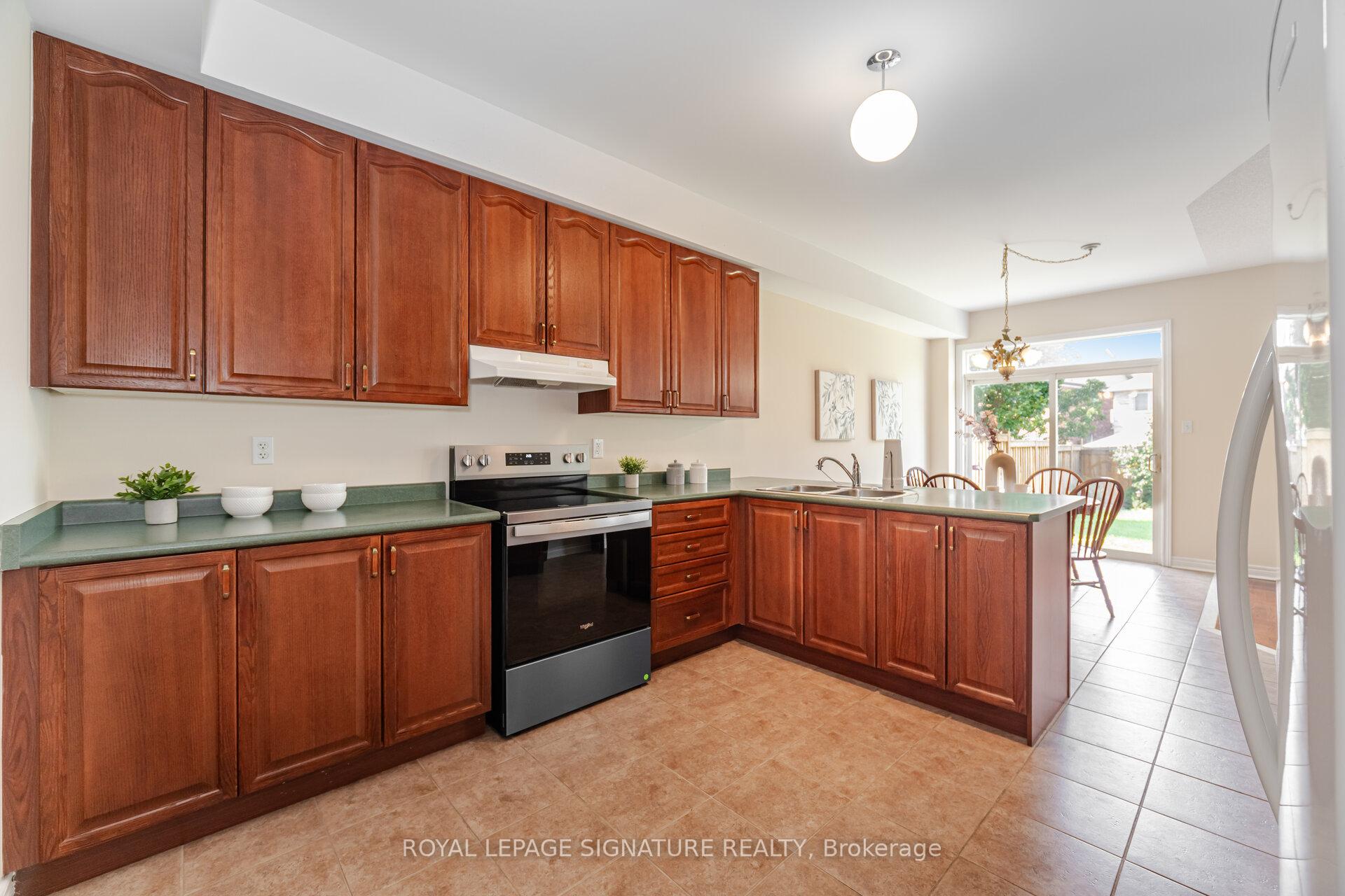 Photo 20 of 16 Aria Lane, Brampton, Bramalea North Industrial — HOMEH