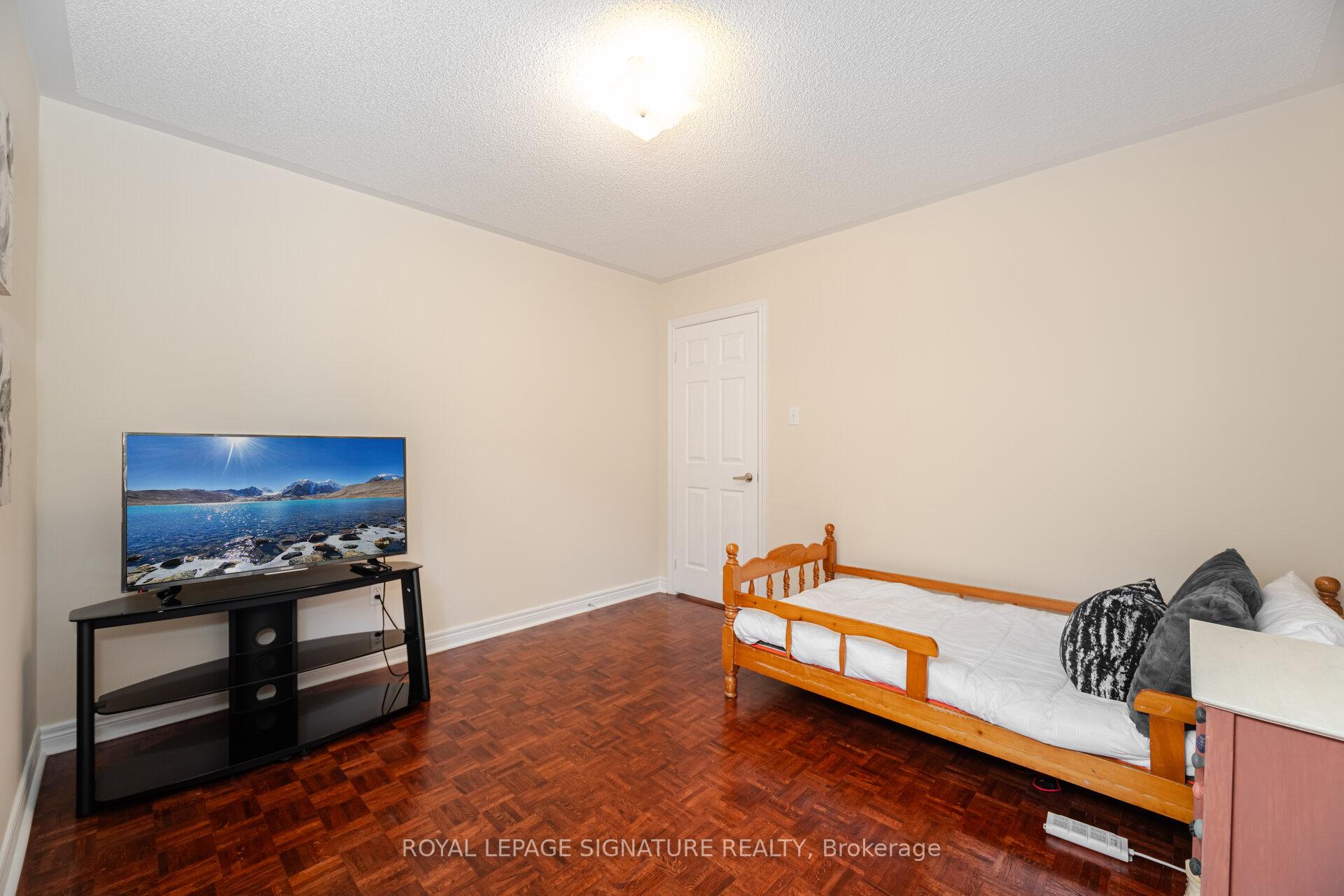 Photo 37 of 16 Aria Lane, Brampton, Bramalea North Industrial — HOMEH